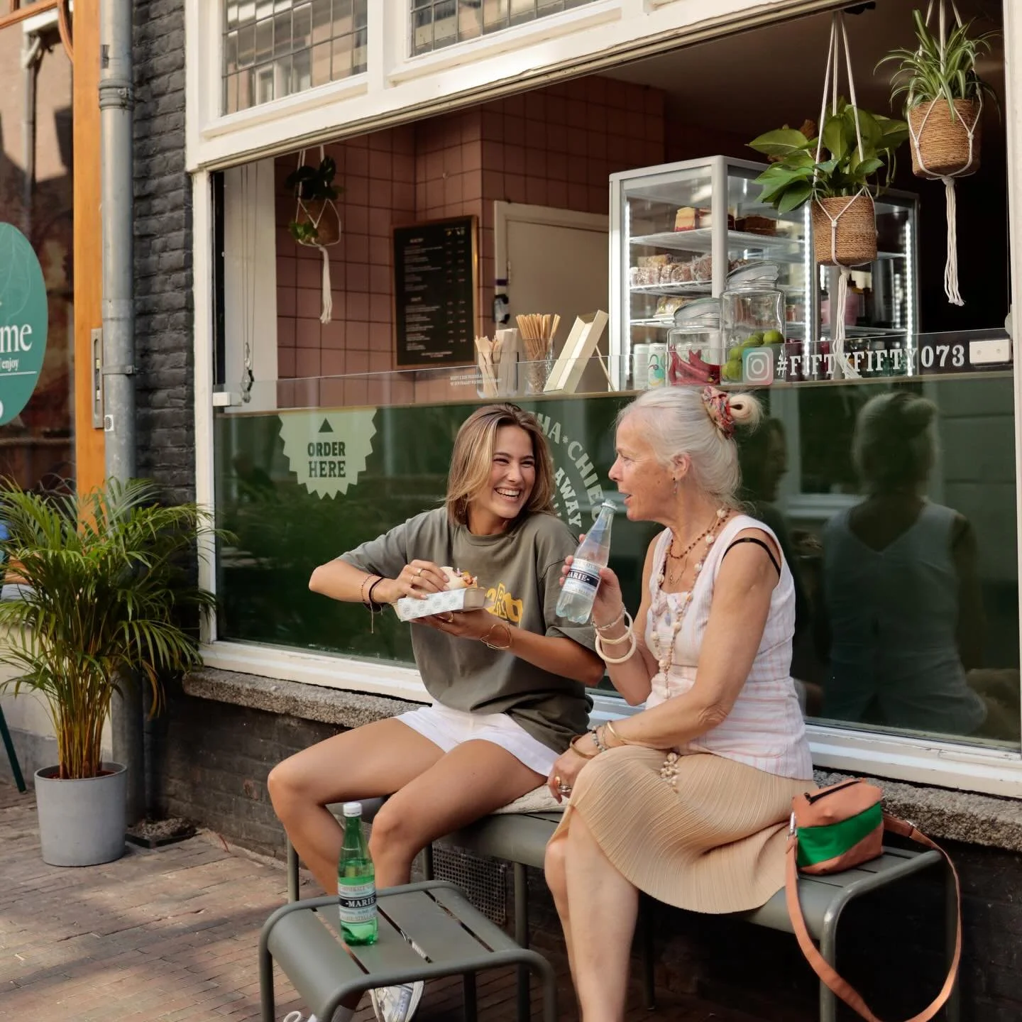 Missen jullie de zomer ook al? ☀️🌸

Voorkom het wachten in de regen en bestel via onze website om af te halen. Dan zetten wij jouw bestelling voor je klaar! 🌯

Bestellen kan via de link in de bio! 

#fiftyfifty073 #snellestraatdenbosch #denboschfoo