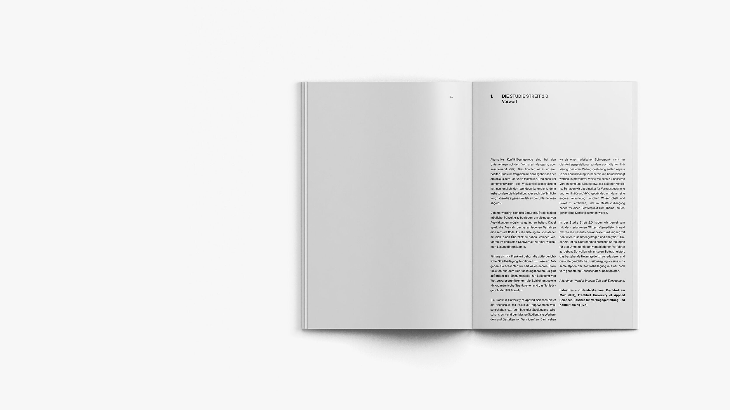 IHK-Frankfurt-Broschuere-Umfrage-Editorial-Design-Bureau-Mitte.jpg