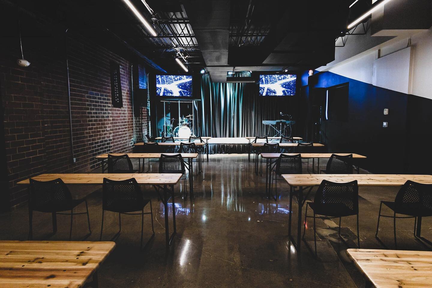 Seminars, classes, large meetings. We&rsquo;ve got the tables and chairs to make it happen!