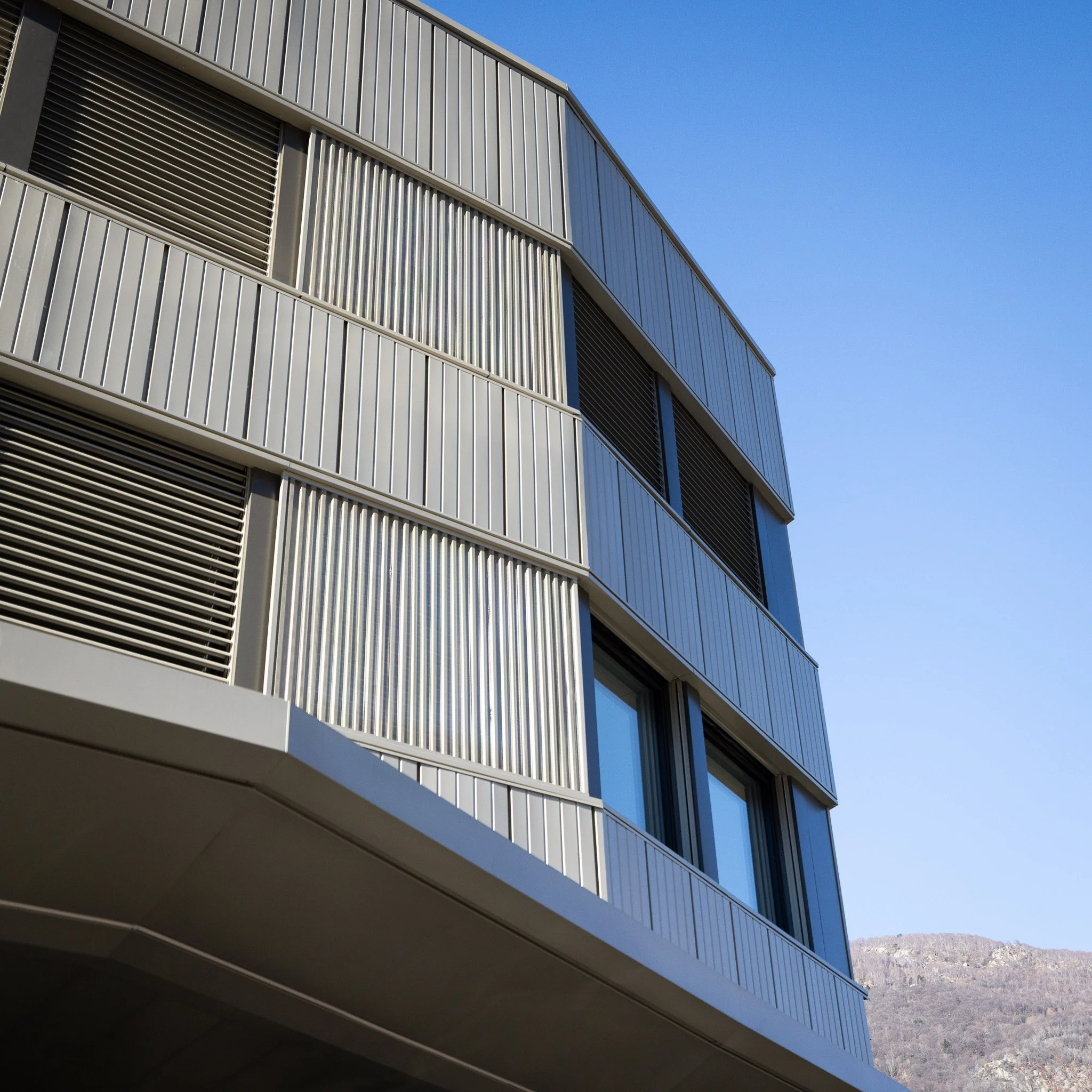 La struttura esterna del nuovo ospedale di Bellinzona realizzato dallo studio Gascón