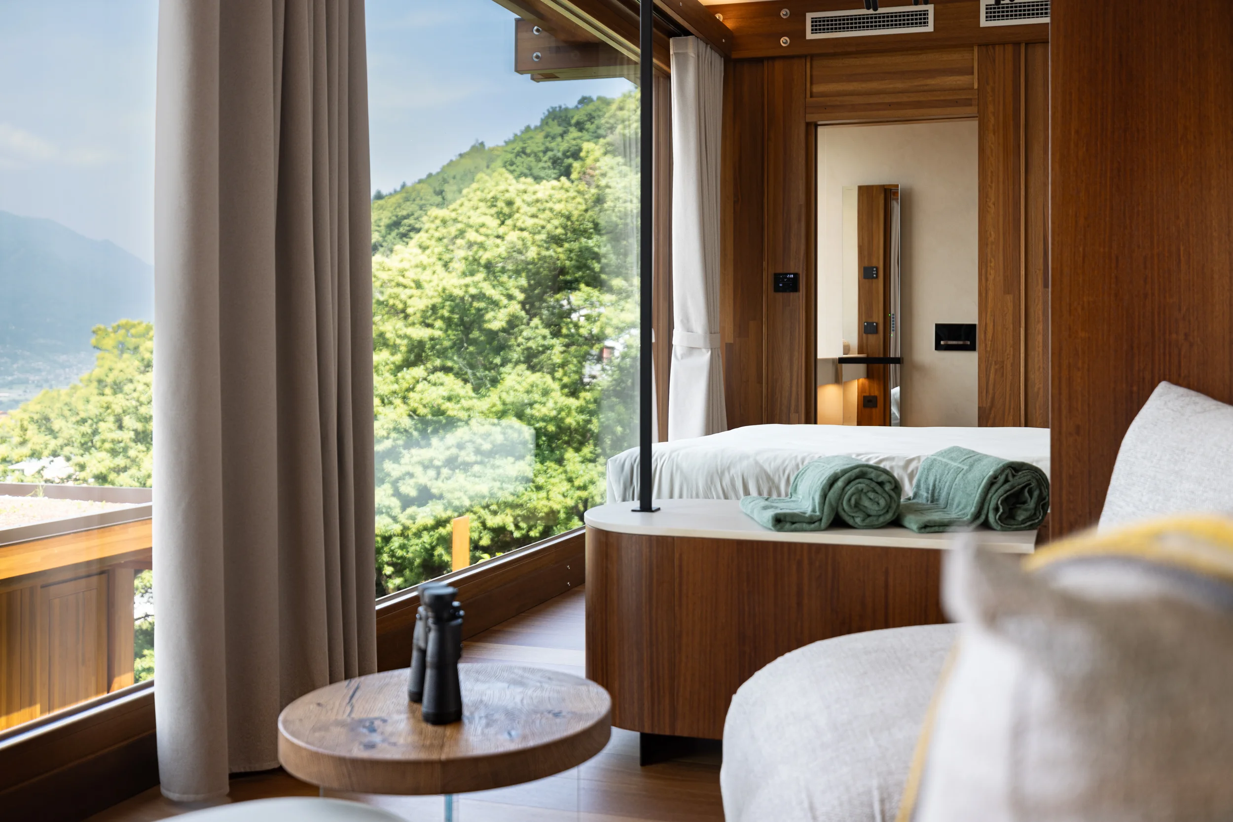 Habitat: interior design alpino tra lago e cielo