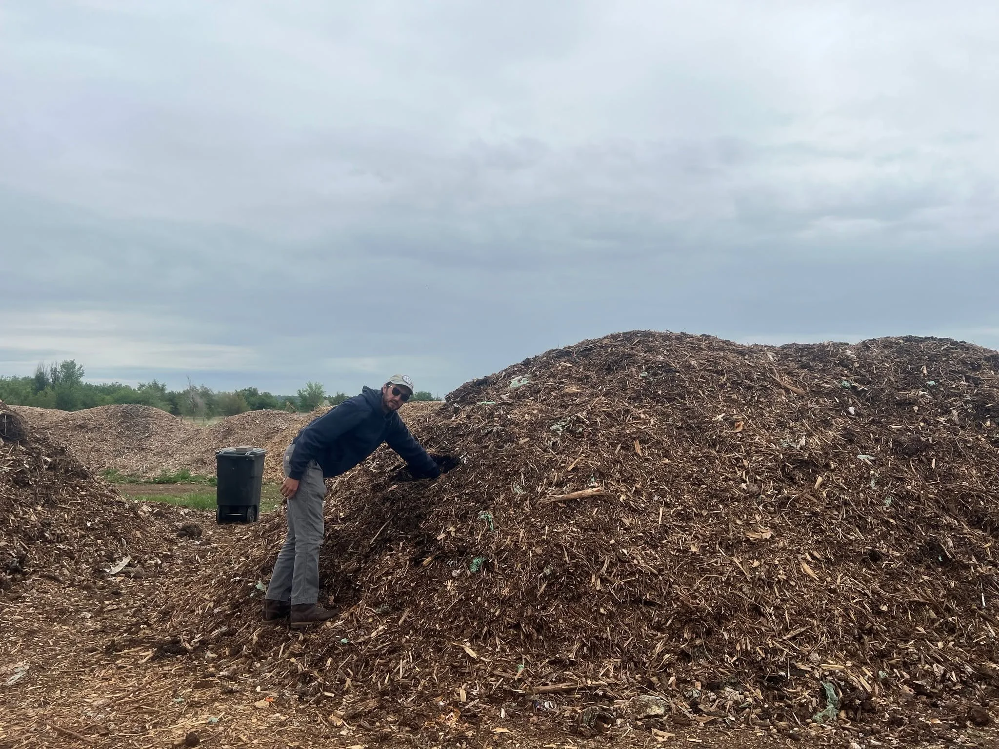Last week we had such a wonderful time touring @scraps.mile.high's facility and learning about upcoming regulation changes in Denver.

Enforcement begins September 1 for Denver's Universal Recycling and Composting Ordinance, requiring licensed food b