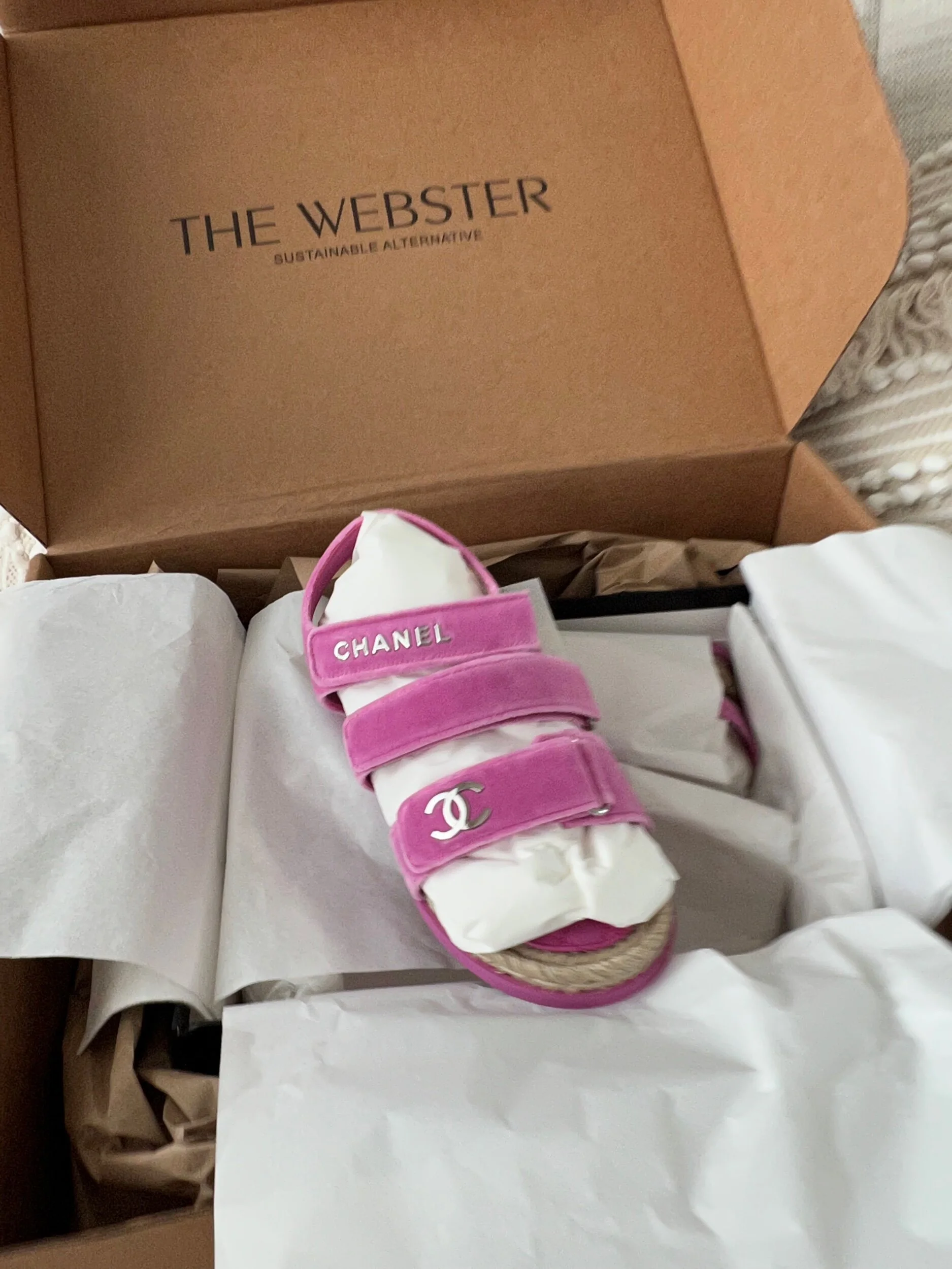 FEE3A823-1B30-4DDC-ADC5-79E3F36A559A