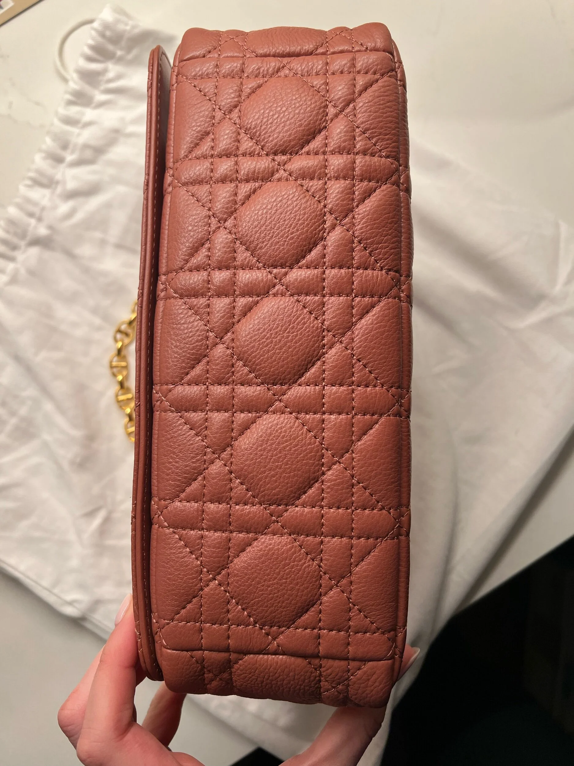 A7FF3F9B-F252-4F57-834A-6B193D76AA90