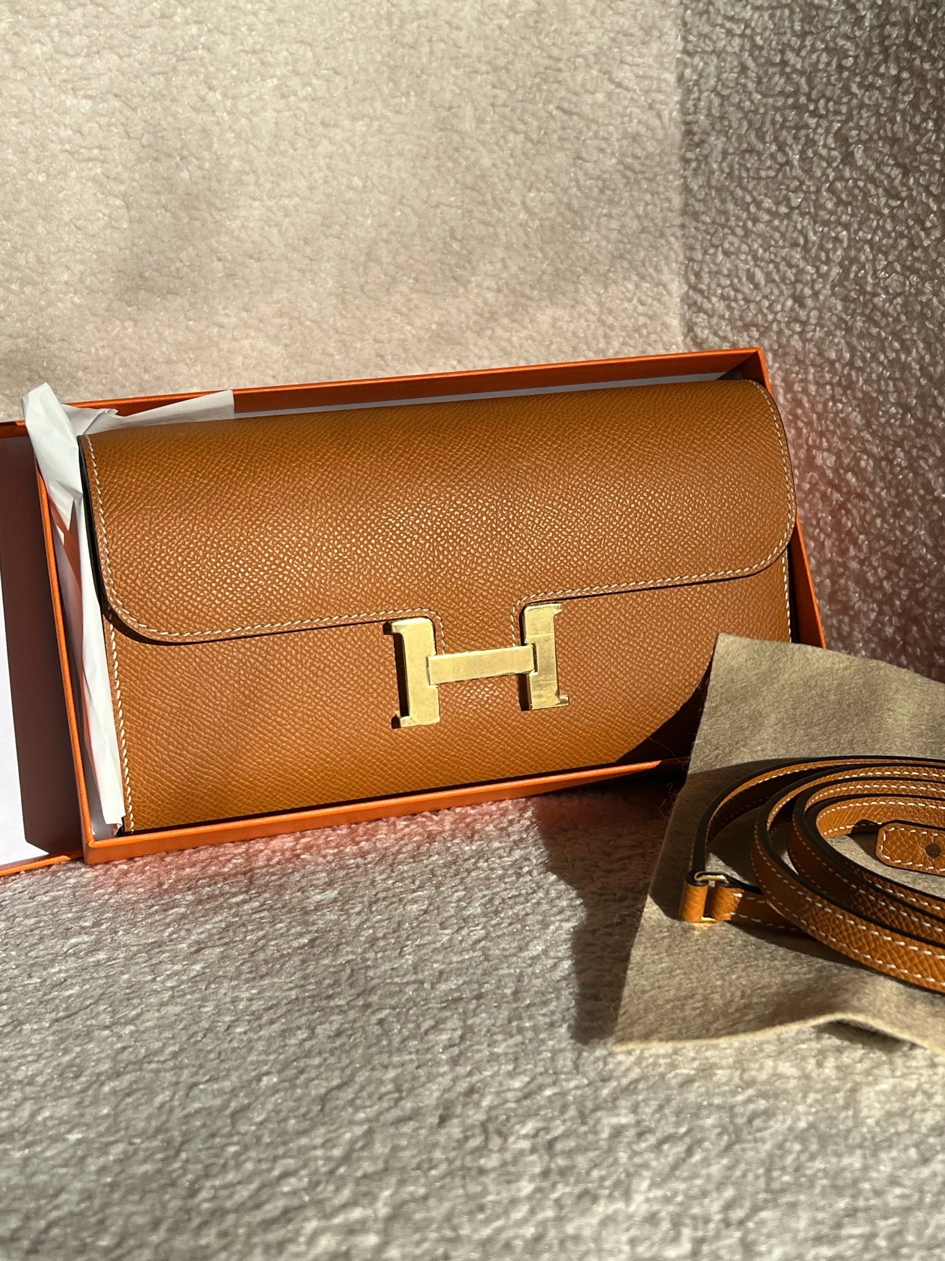 Constance to Go Wallet Gold on Gold