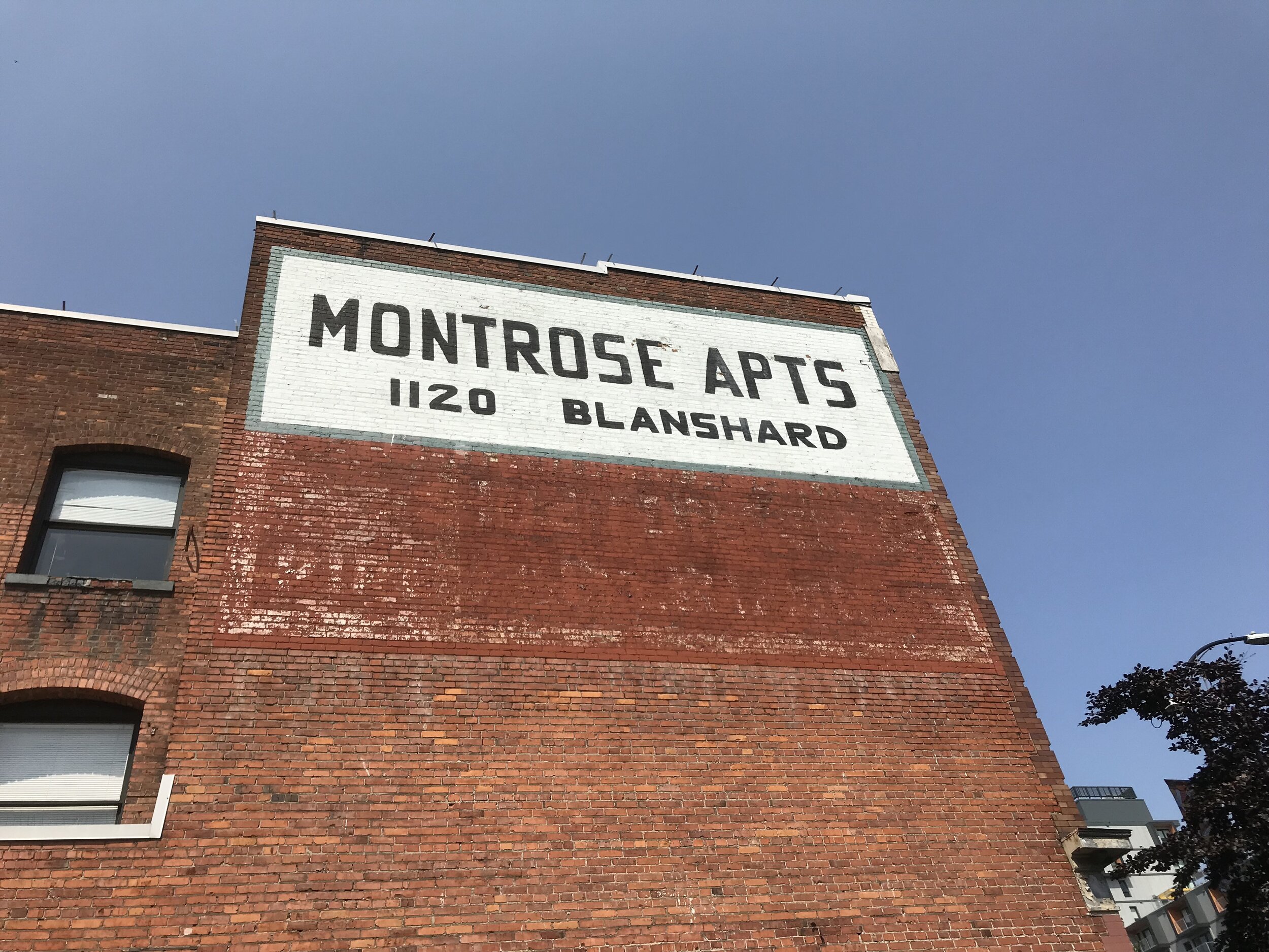 Montrose sign.JPG