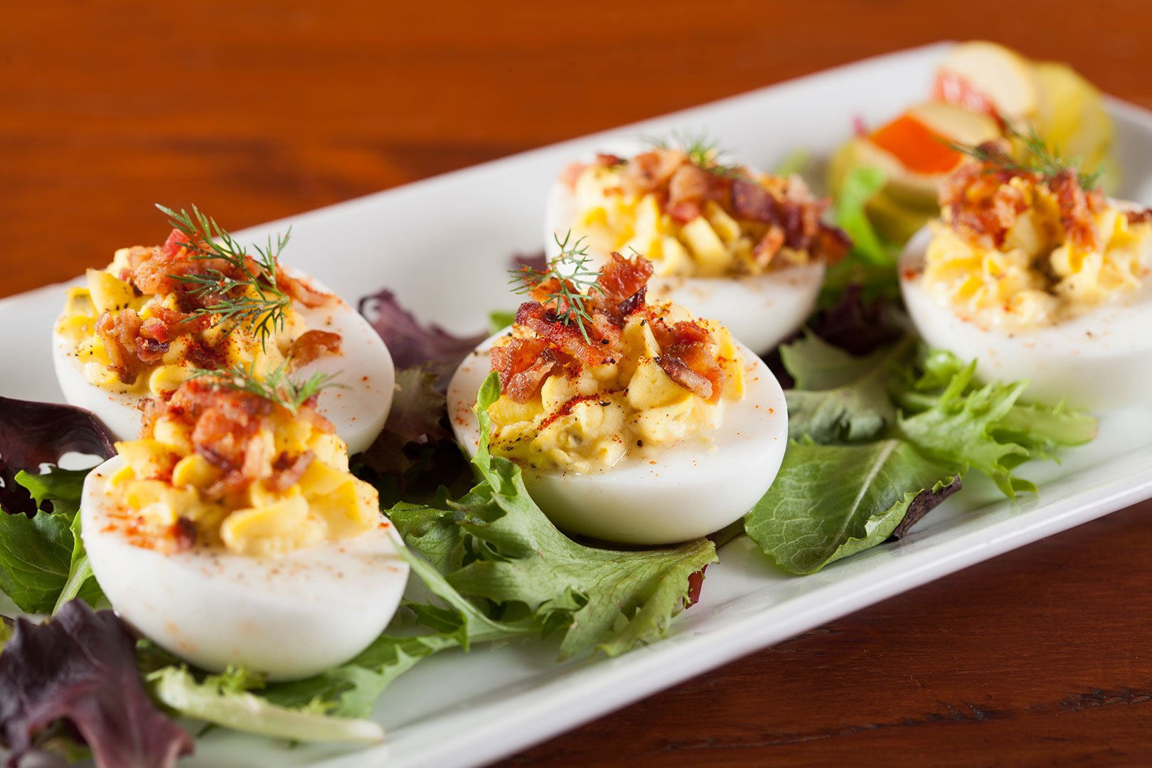 Deviled_Eggs_with_Bacon.jpg