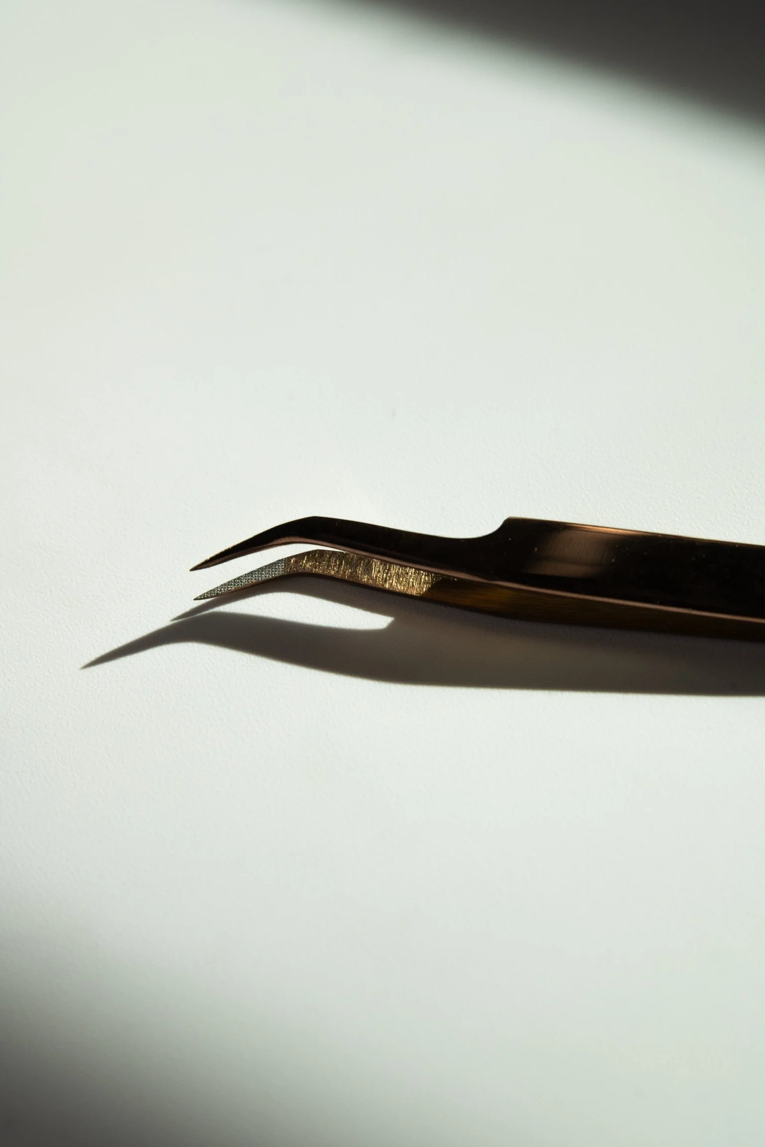 Rose Gold Master Isolation Tweezer
