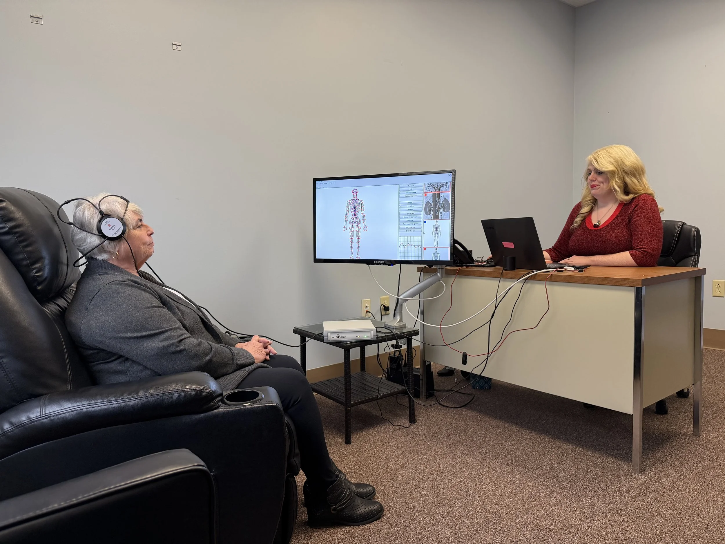 Dr. Marlene Fuson conducting a bioresonance wellness session at Elite Retreat Wellness Center