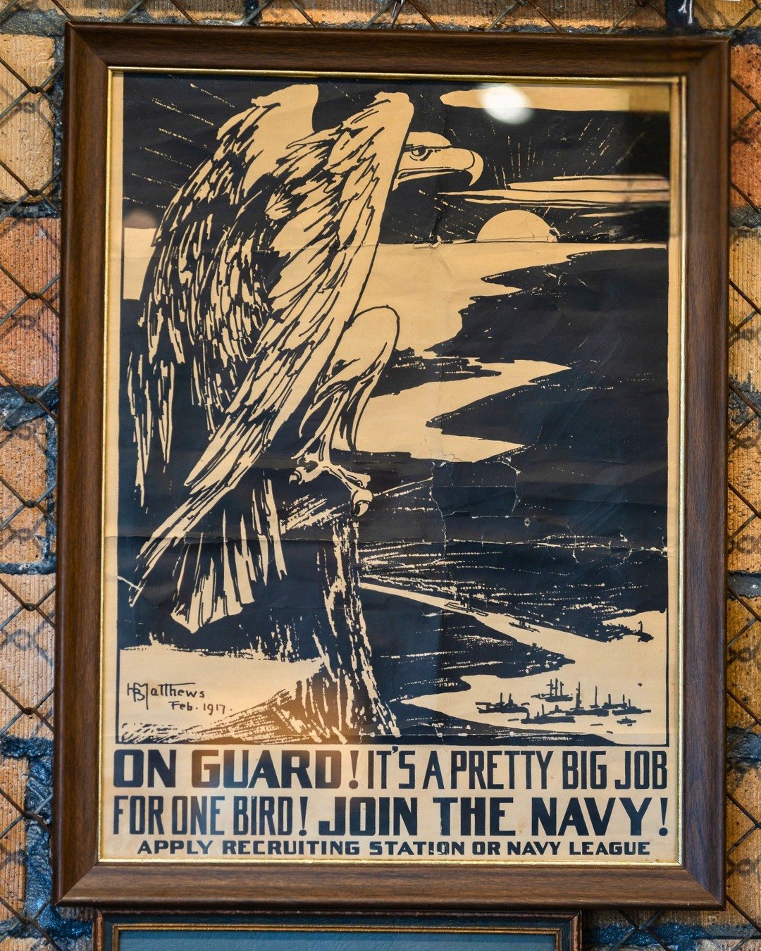 &ldquo;On Guard! It&rsquo;s a pretty big job for one bird!&rdquo; 🇺🇸
This original 1917 Navy recruitment poster is a striking reminder of the courage and unity that built this country. With Independence Day around the corner, it's a bold addition t