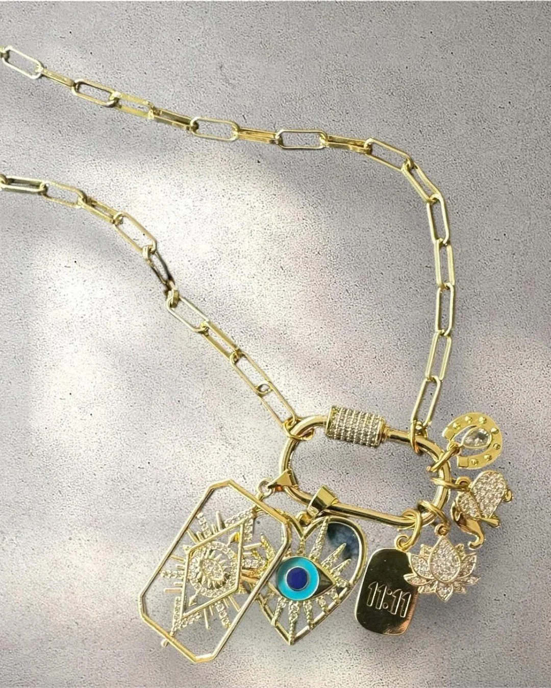 Join us Saturday, November 29 from 12 PM &ndash; 5 PM as CenteRLine Custom Designs pops up at Metamora General for a special Small Business Saturday event!

Discover:

✨A custom charm bar with on-site engraving
✨Personalized jewelry, necklaces &amp; 