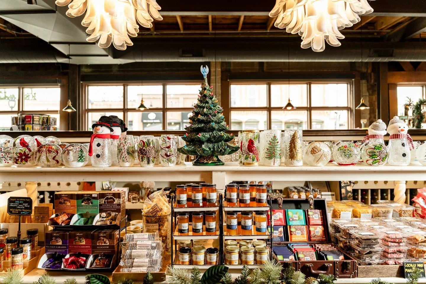 🎄🍫 From handcrafted chocolates to locally made spreads and holiday sweets, Metamora General is stocked with seasonal treats worth savoring (and gifting!).
