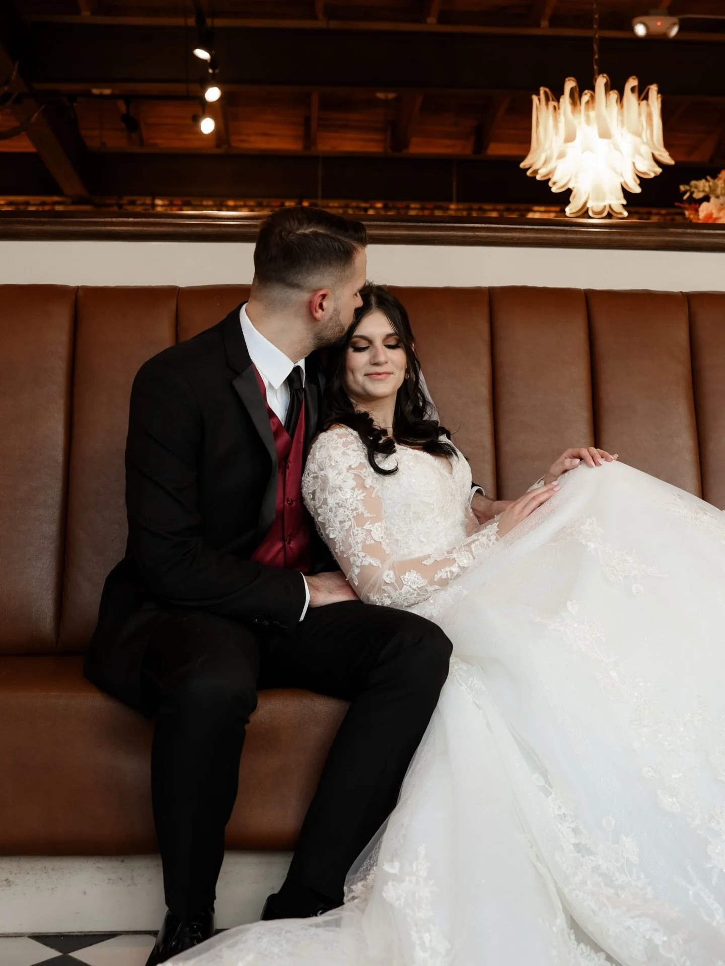 Winter wedding days make their way through the village. 🤍 Molly and Ryan stopped by Metamora General for photos, and we love being part of moments like this.

📷 @ejonesphotography