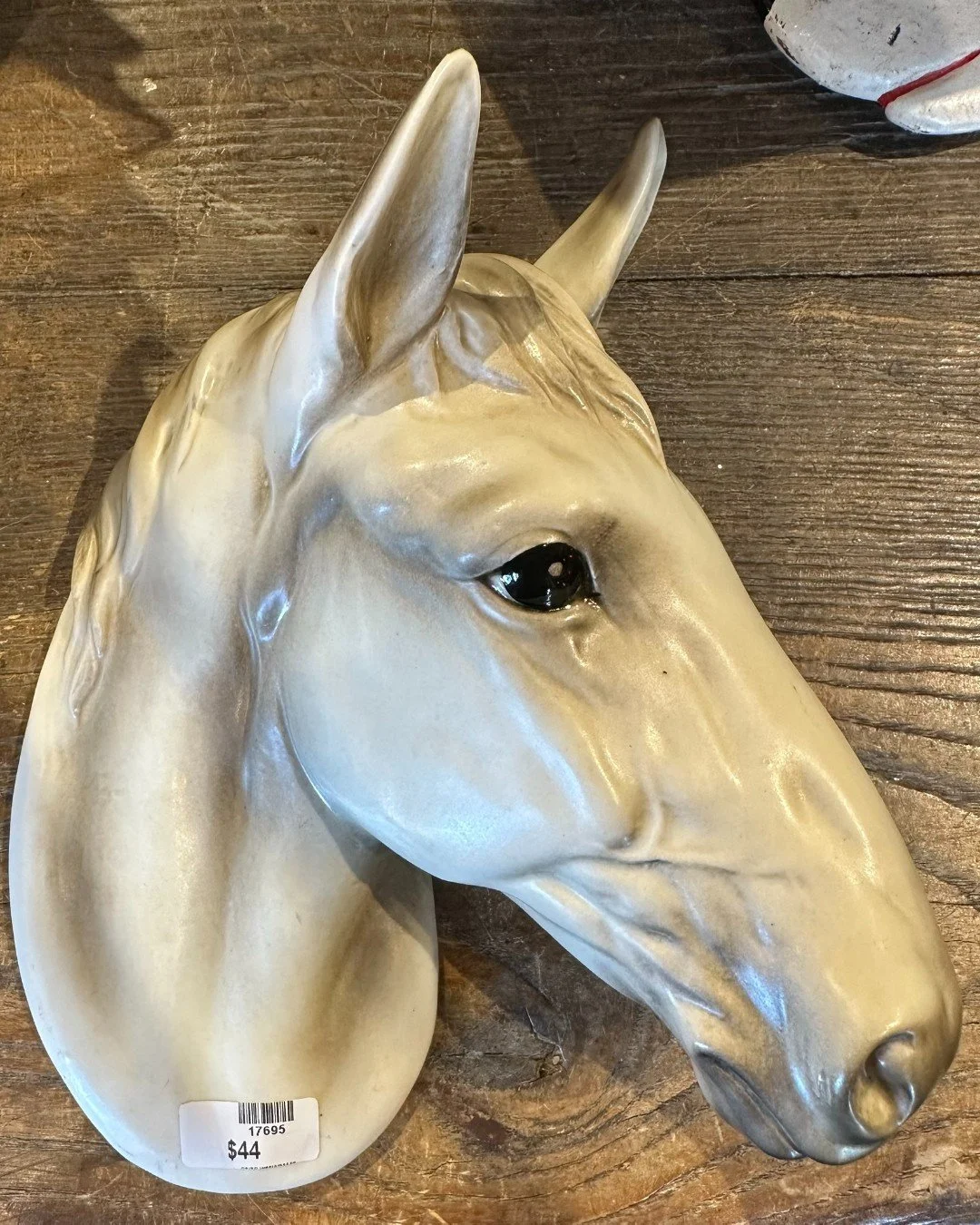 Today&rsquo;s vintage finds include a striking chalkware horse head wall piece and a beautifully detailed horse TV lamp with rich, aged patina. Both capture the timeless elegance and spirit that make equestrian d&eacute;cor so enduring.