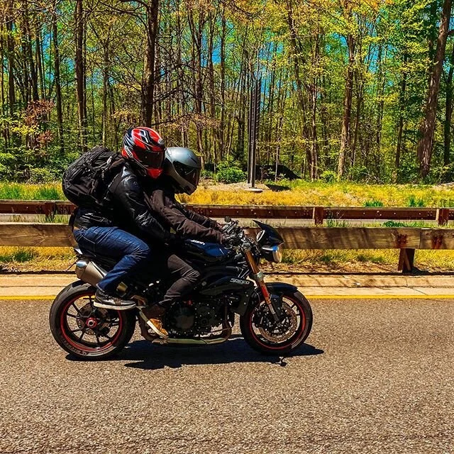 👉🏻👈🏻
.
.
.
.
.
#2up #humpday🐪 #twoguysandabike #weneverspeakofthisagain #lovers #ridingwithboo #beaontheback #triumphmotorcycles #triumph #triumphspeedtriple #speedtriple @triumphista #bae #bff #2dudeswithattitudes #lovebae #😂