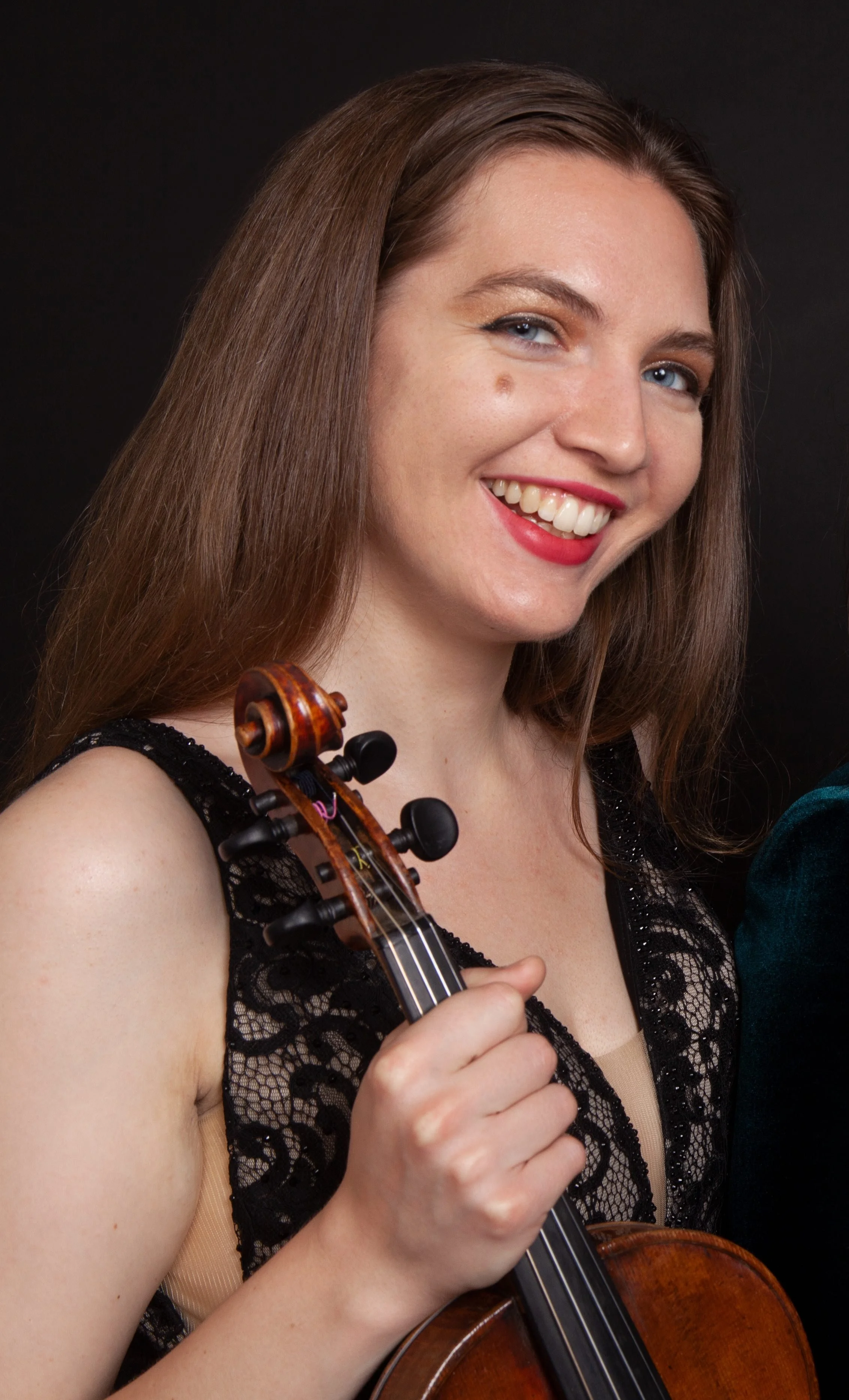 Raina Arnett, violin