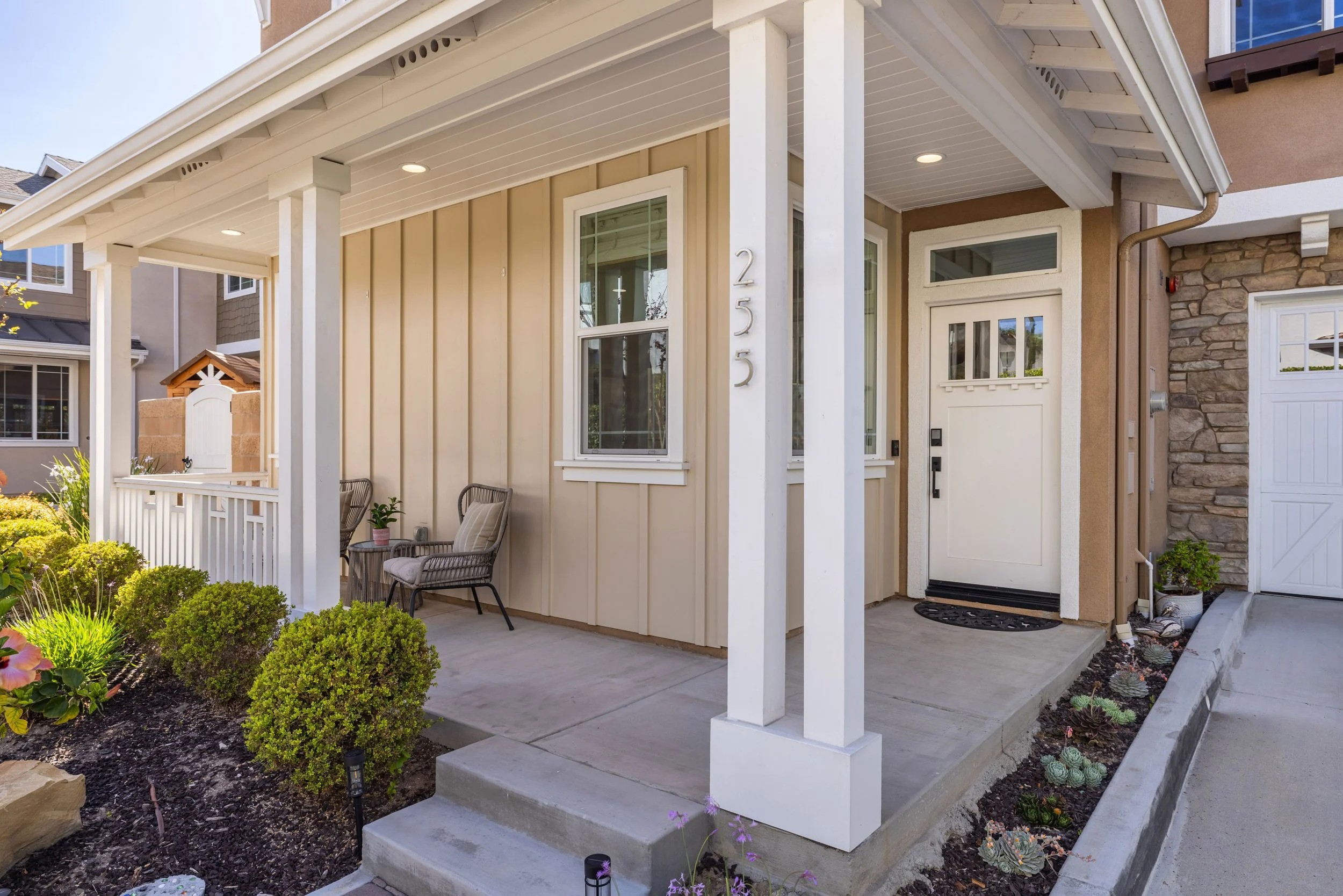 08 - 255 Mesa Drive-13.jpg