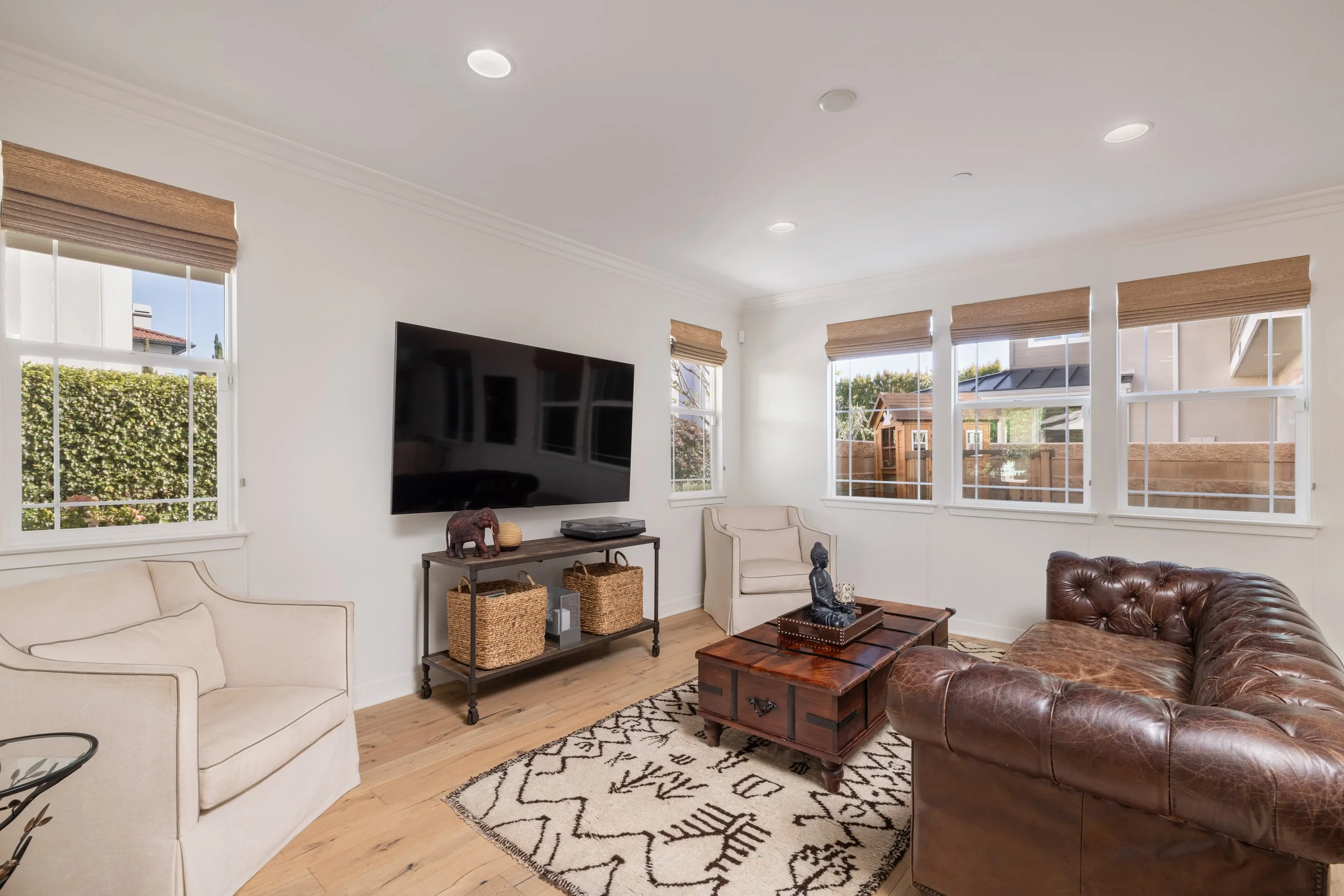 10 - 255 Mesa Drive-14.jpg