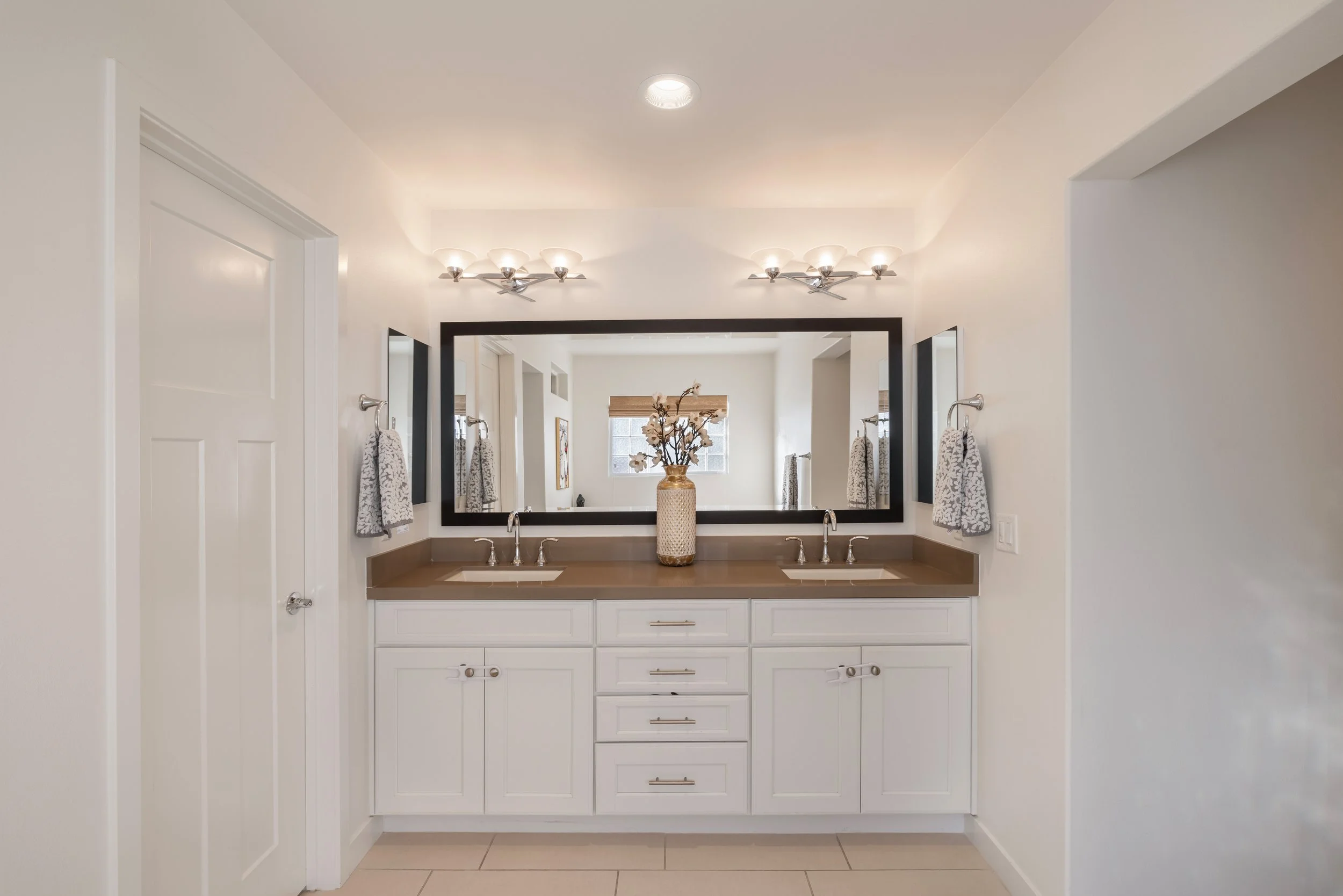 14 - 255 Mesa Drive-26.jpg