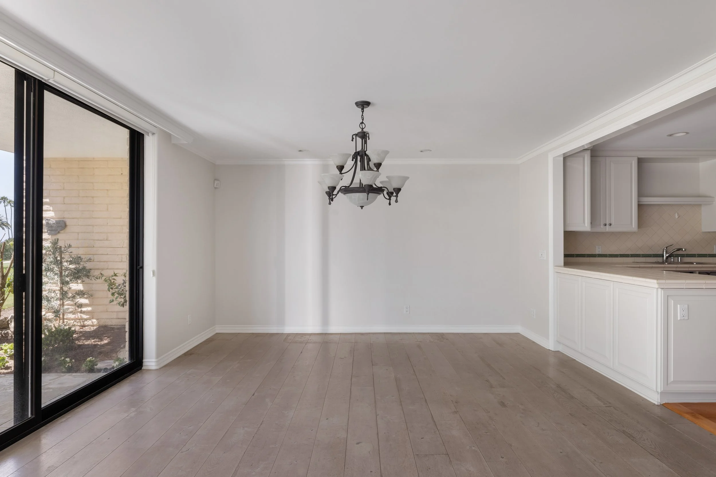 11 - 1061 Granville.jpg