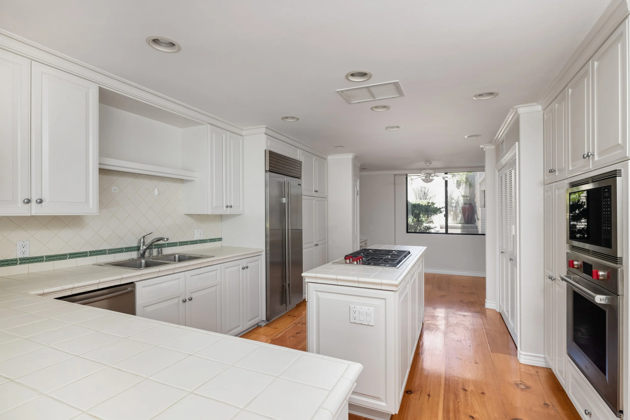 12 - 1061 Granville.jpg
