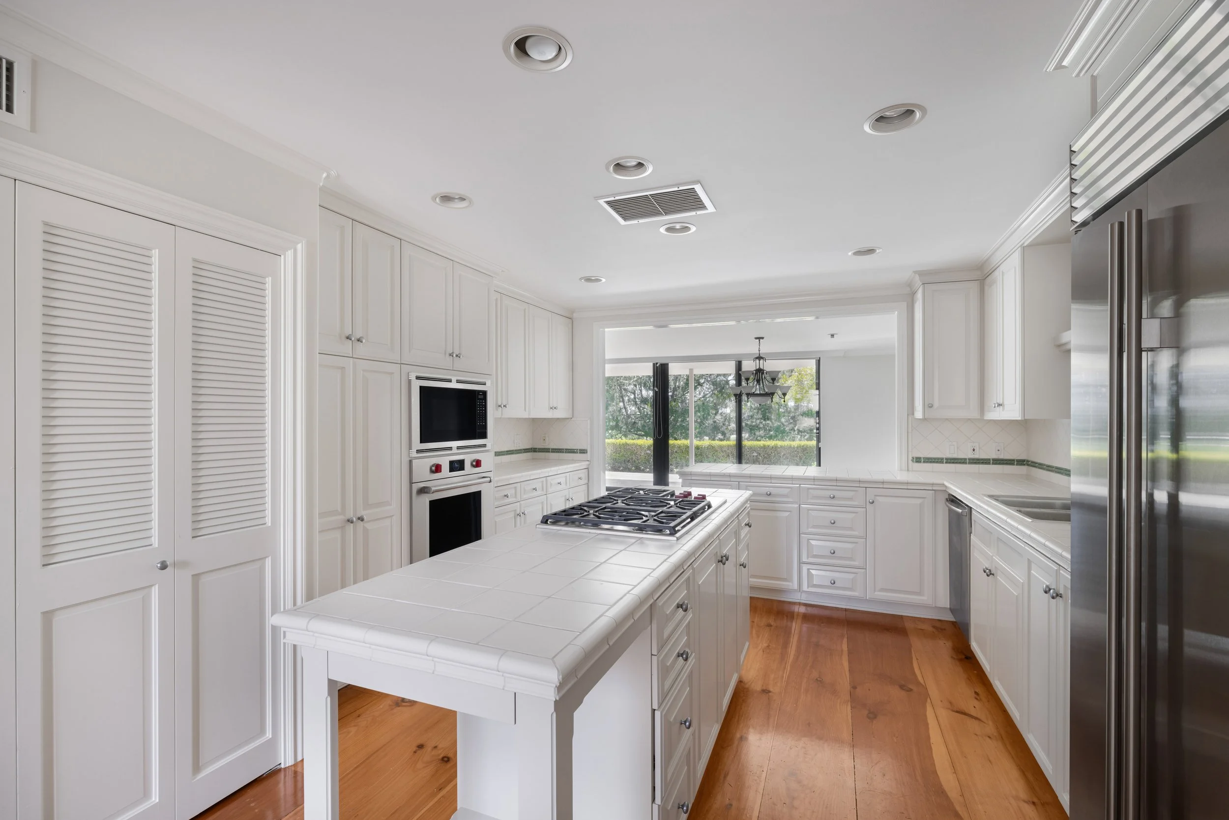 13 - 1061 Granville.jpg
