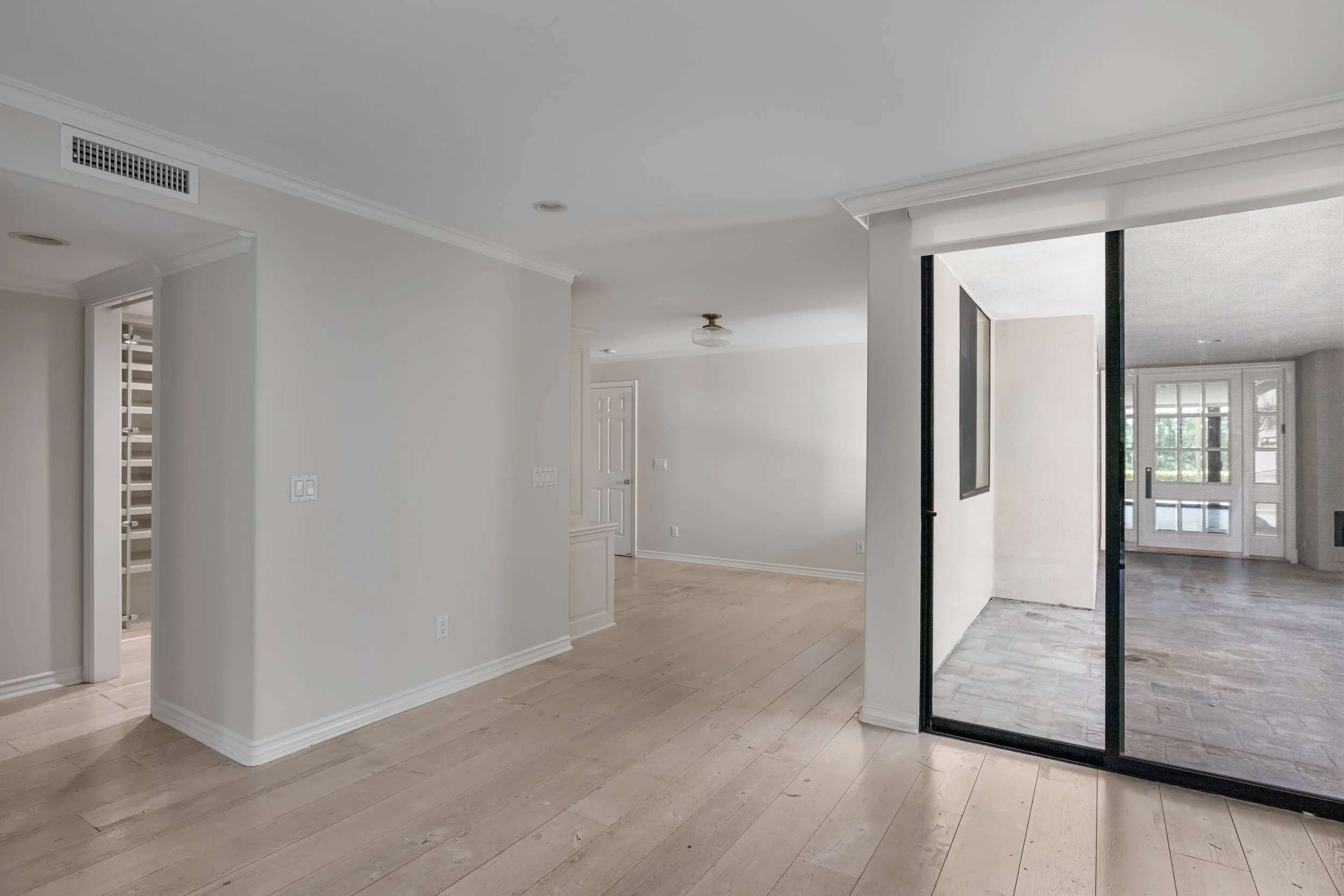 18 - 1061 Granville.jpg