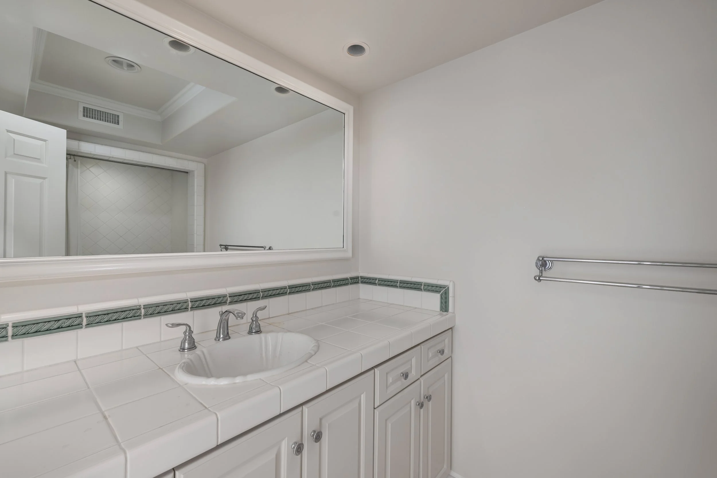 23 - 1061 Granville.jpg