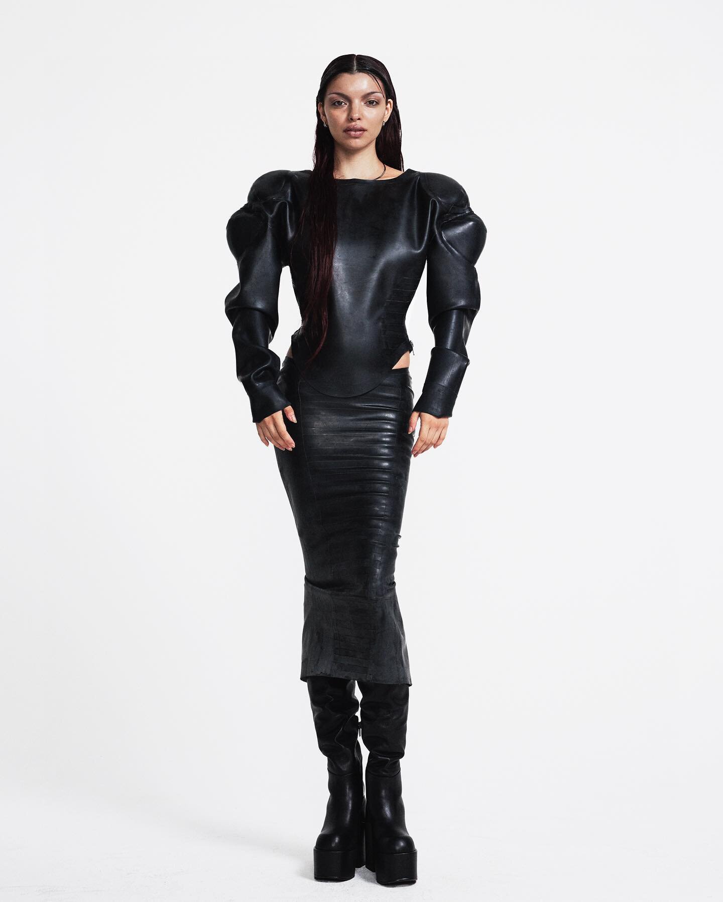 @NATRENELLE WEARING LOOK 2
MUSCLE TOP + TIRE FITTED-SKRRT. 

- PHASE4-THE MACHINIST-

CREATIVE DIRECTOR + DESIGN: @6RYPHYN
VISUAL DIRECTION: @HANNAHKHYMYCH
FILM DIRECTOR DP : @PURTYPAT
STYLING: @WILLYUMBECK
MAKEUP/ ART DIRECTION: @JULIANWOLFSTOLLER
H