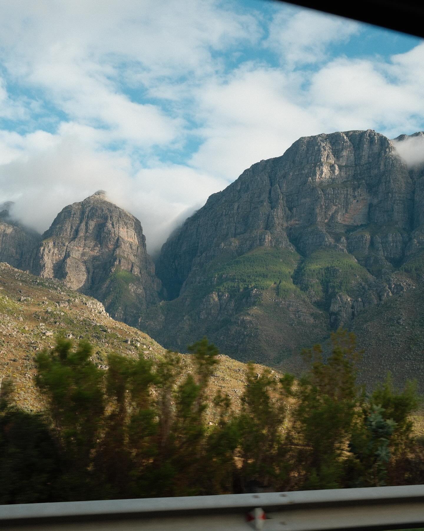 Road trip views ft. One of the biggest jelly fish I&rsquo;ve ever seen, stunning airbnb views, dramatic beach cliffs, and friendships that make my heart feel lekkkker warm 📷🪼🗻 Road tripping through South Africa feels like a dream you don&rsquo;t w