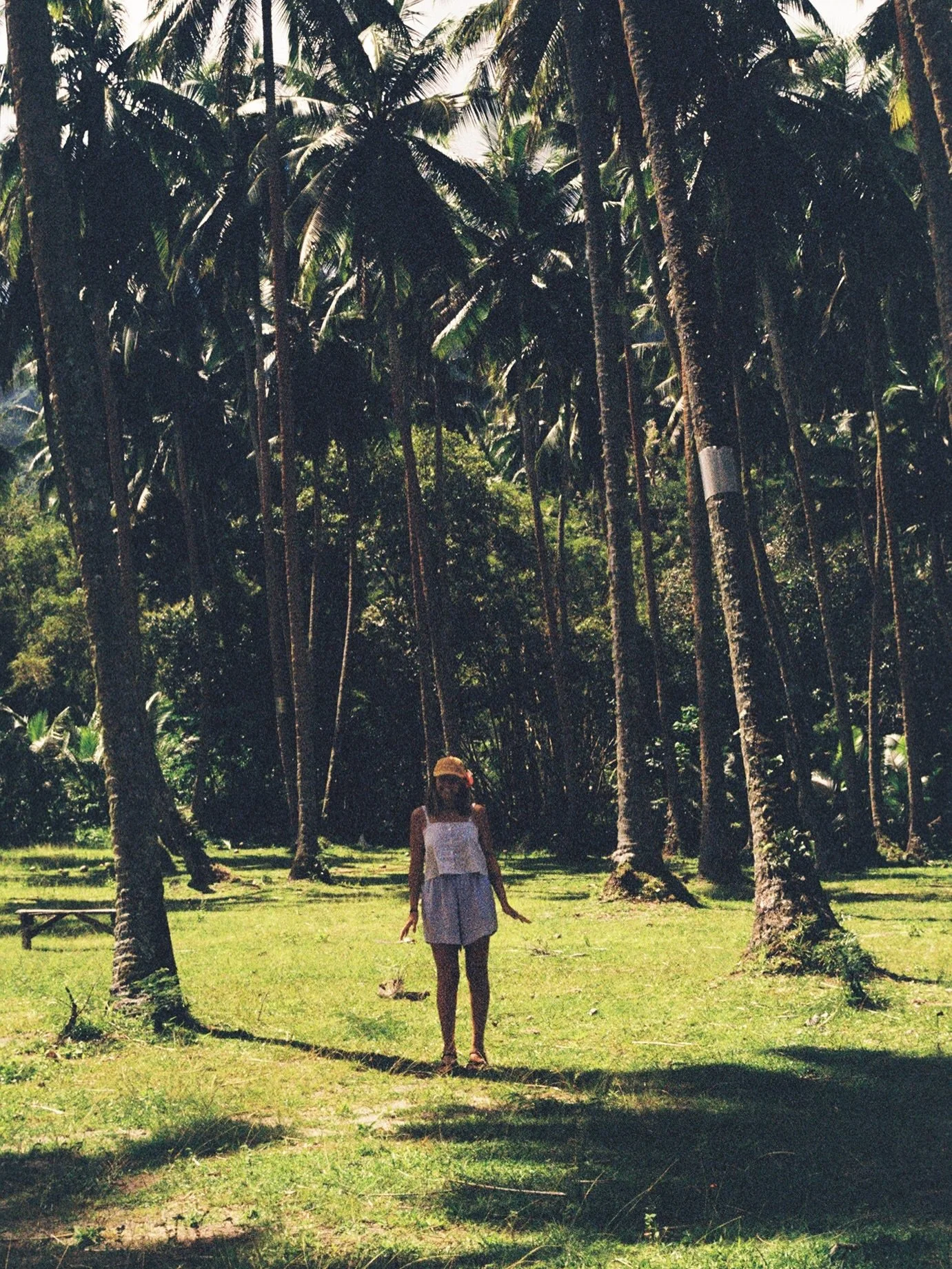 More reminiscing of my trip to Mo’Orea a year ago all captured on film ποΈ ππ 
This trip came to life because of my collaboration with @kelseywilliamson and @wanderoutexpeditions (I created her branding for her). A work relationship turn bes