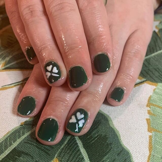 Our lovely client feeling lucky! ☘️ Ready for St Patrick's day with nail art done by our newest team member @aoifetaggartmua ☘️ -
-
-
-
-
-
- #blushbeautymcr #nailsmanchester #beautymanchester #hatchmcr #nails #nailart #shellac #beauty #greennails #s