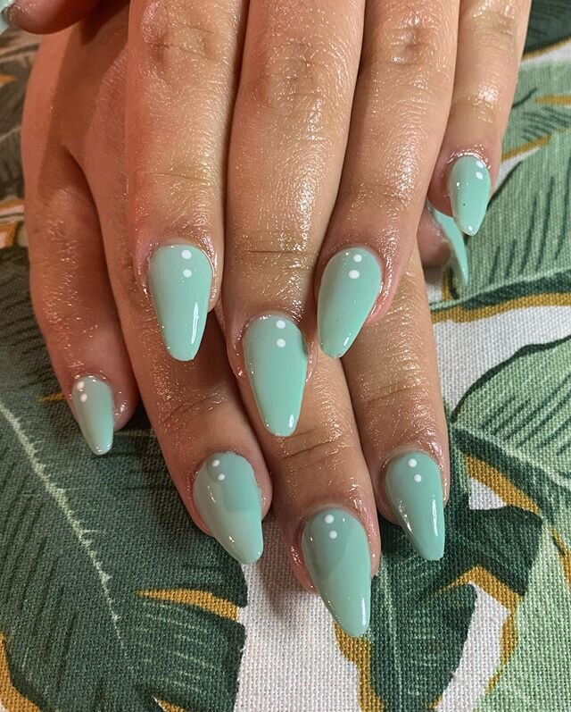 How cute are these🌿 ✨35% off on all treatments✨

Nails by @aoifetaggartmua 
To book an appointment dm us or contact us via our

Website - blushbeautybarmcr.as.me
Facebook- Blush Beauty Bar
Telephone - 07799480278 -
-
-

#nailsofinstagram #nails #nai