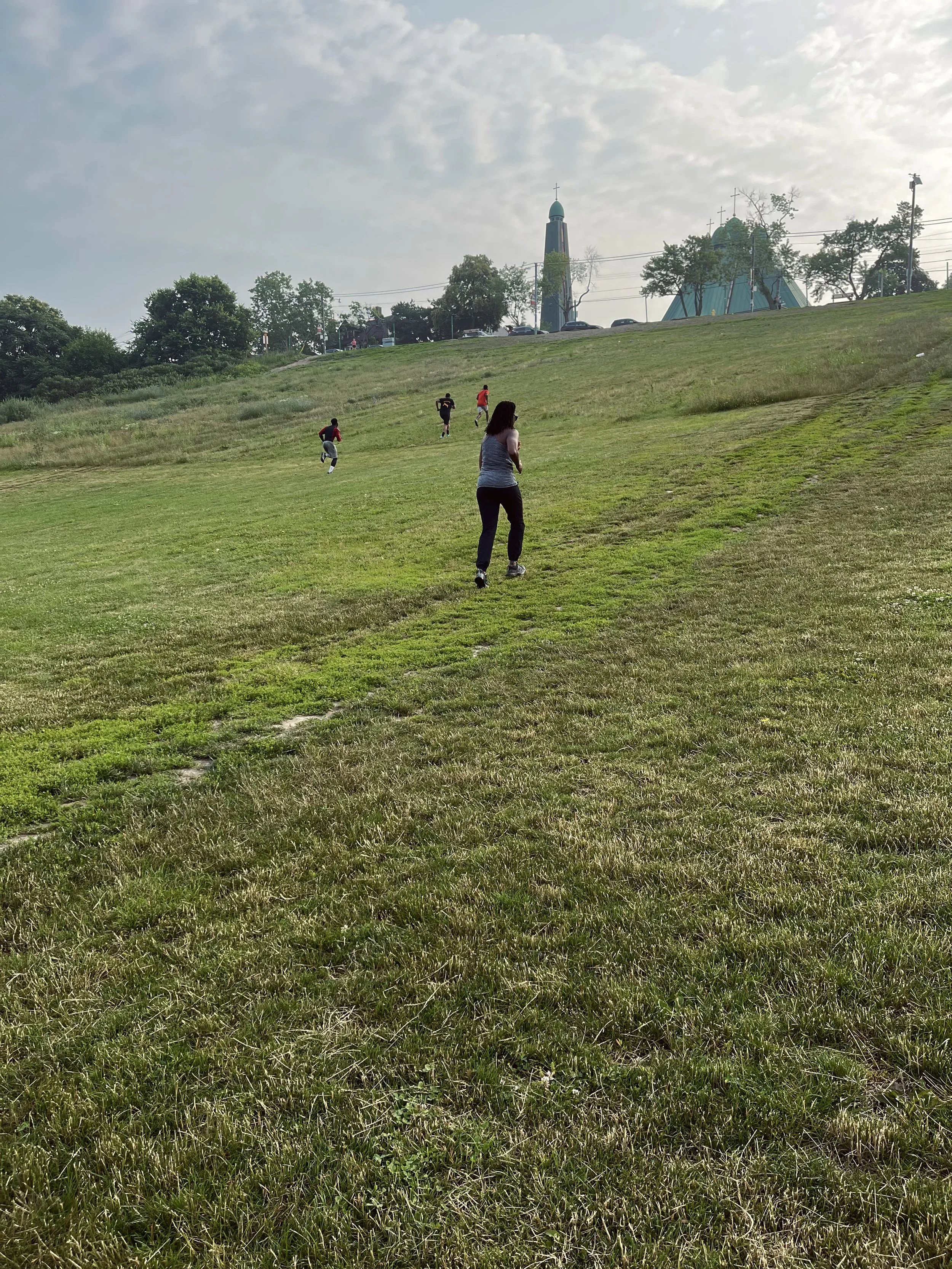 Hill Run Club Training on Hills in Riverside Park 