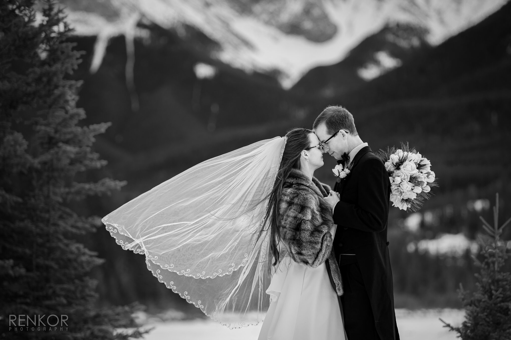 Michelle and Stephen Sneak Peek 03.jpg