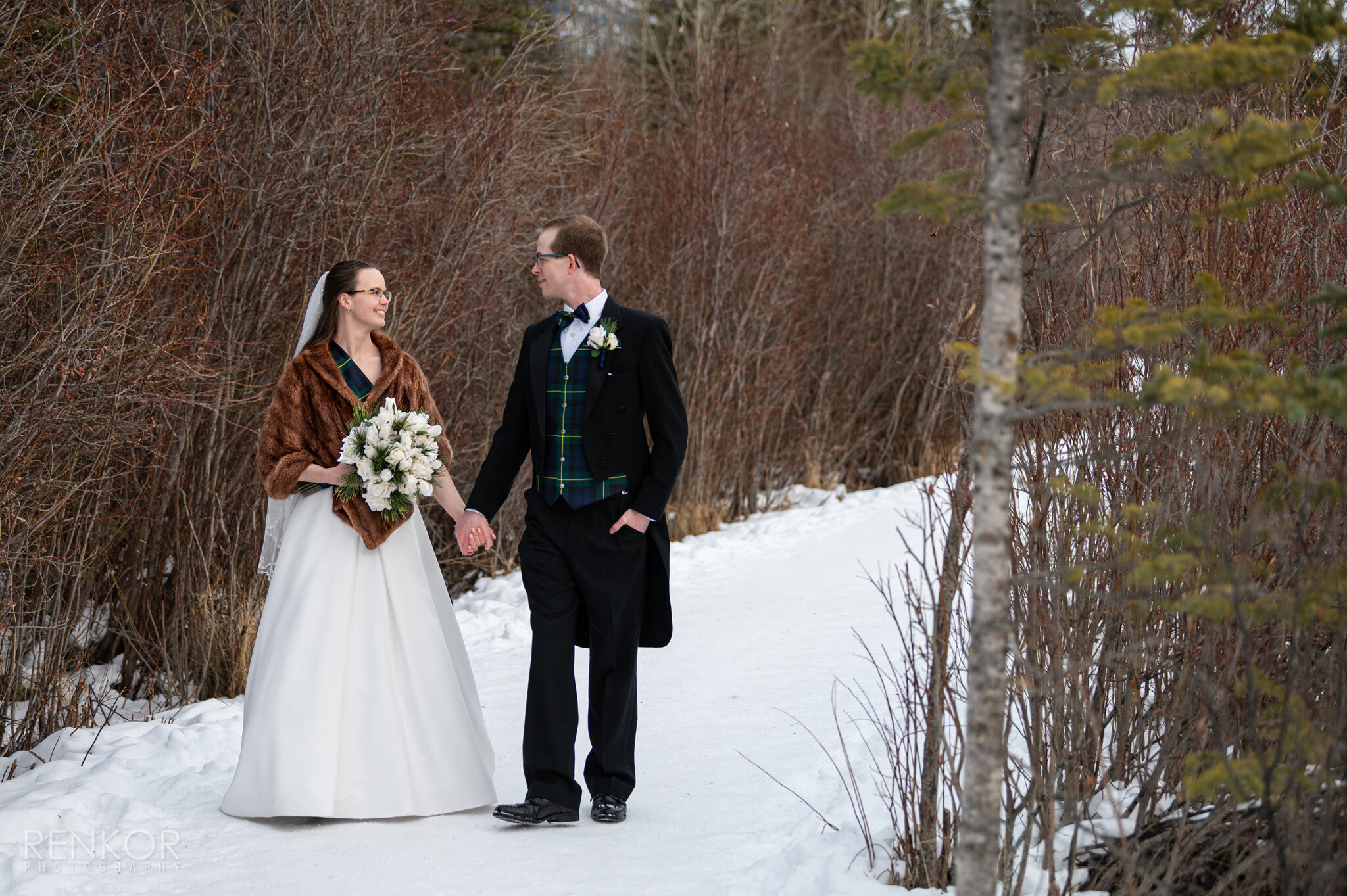 Michelle and Stephen Sneak Peek 09.jpg