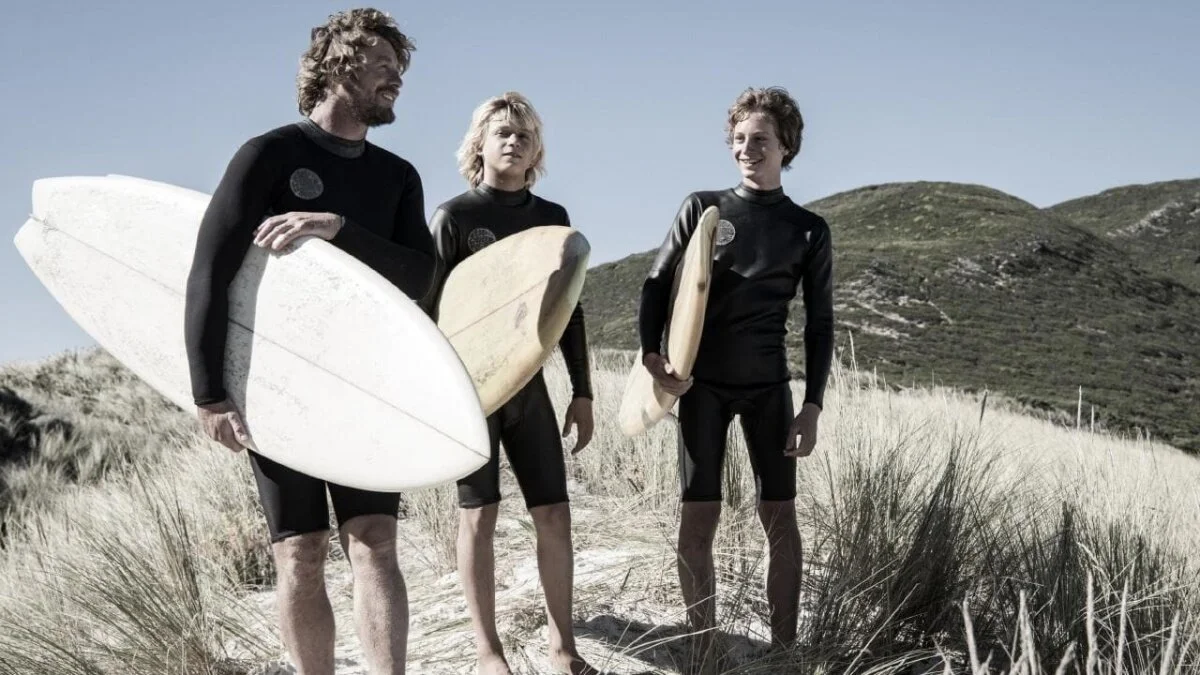 This was one of the first Australian films I have watched and absolutely loved it as it emphasises the role of the natural environment in our lives. The movie is set in a remote corner of the Western Australian coast and touches upon the power and a…