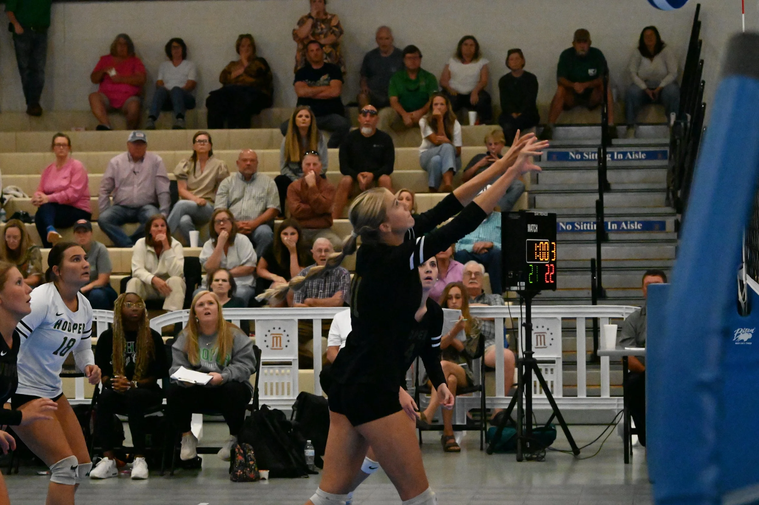 Hooper Jenna Conway returns shot.JPG