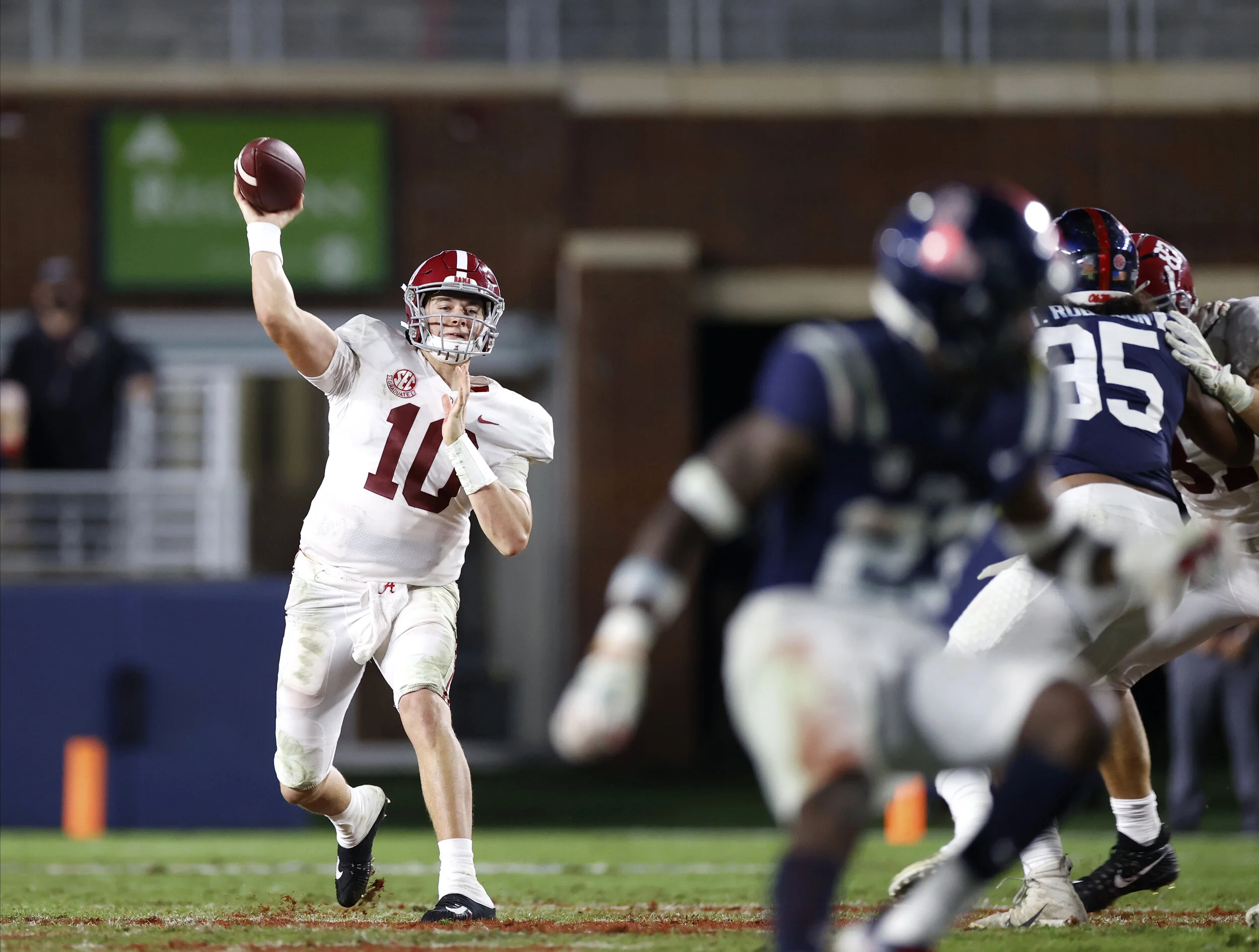 ua 20fb mac jones pass ole miss.jpg