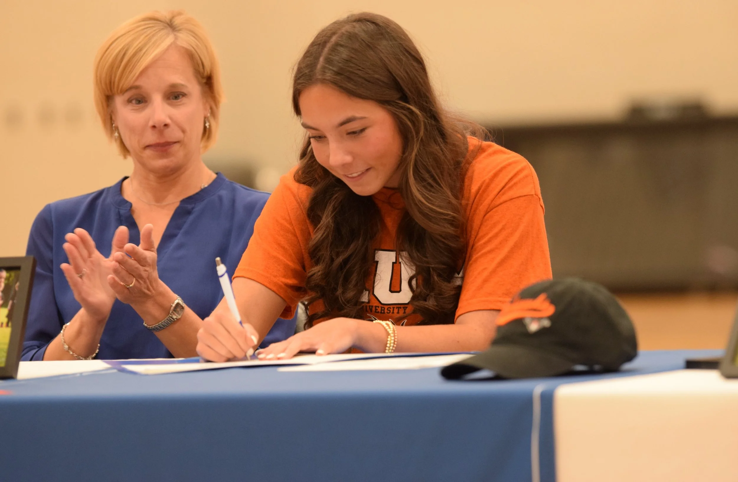 Kate Johnson signing1.JPG