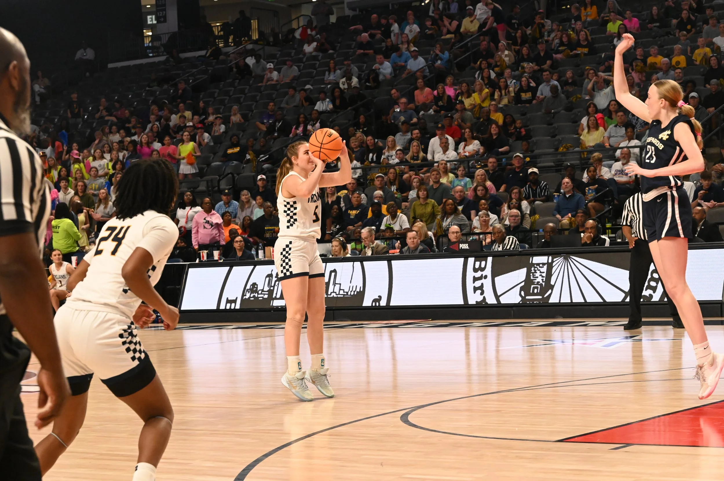 SJ Natalie Barton fires in 3pt over Hadley Kelly.JPG