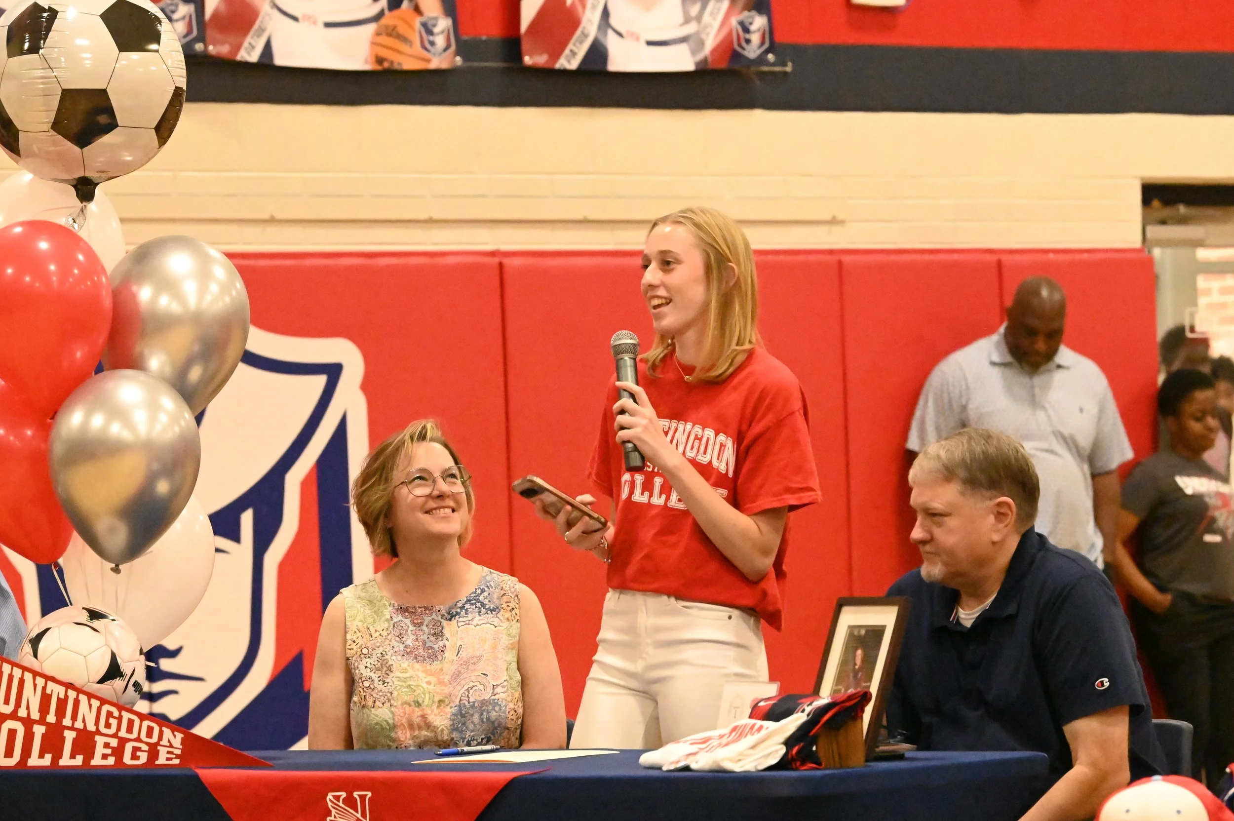 Willa Kennedy signing1.JPG