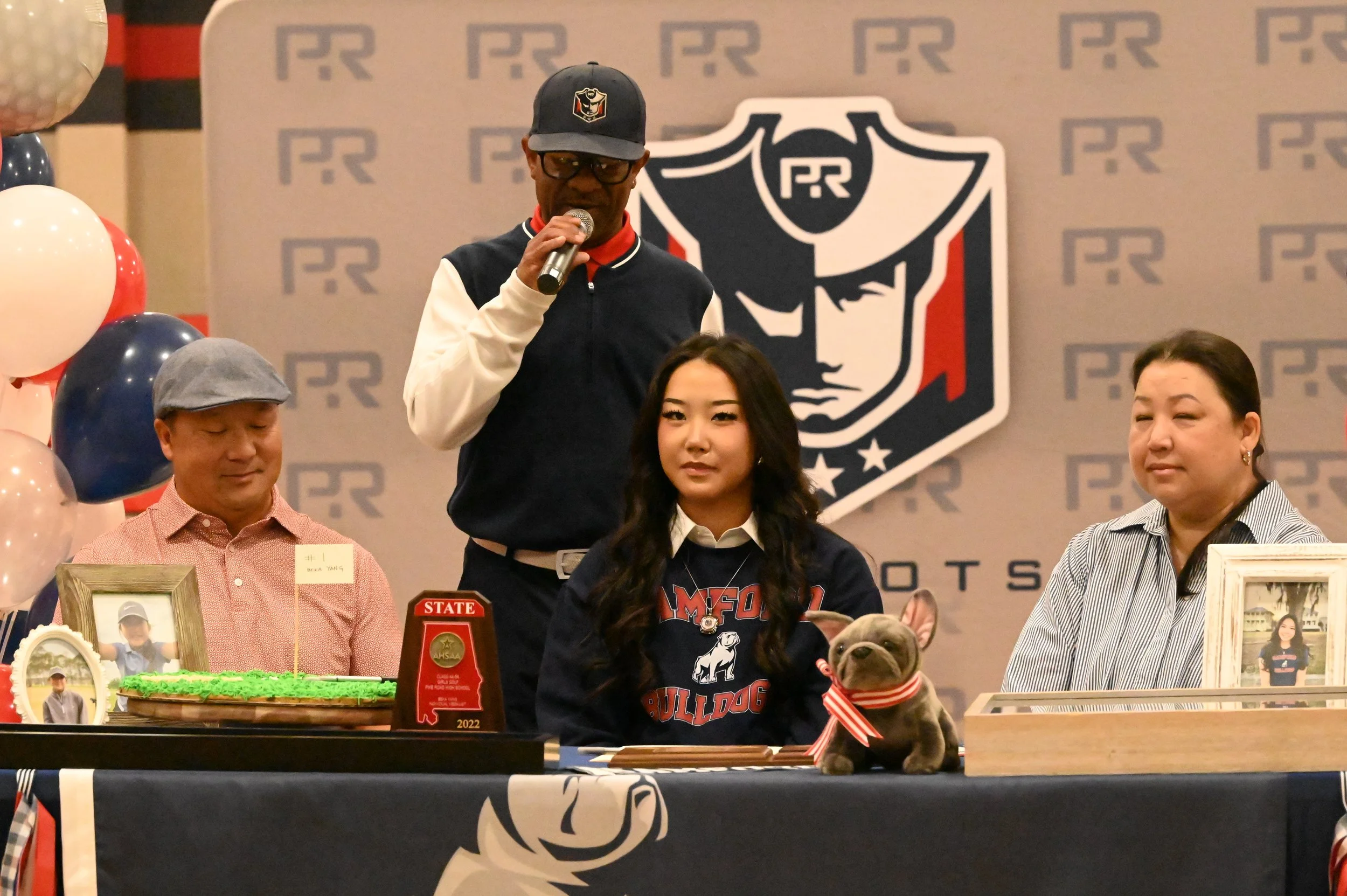 Beka Yang signing1.JPG