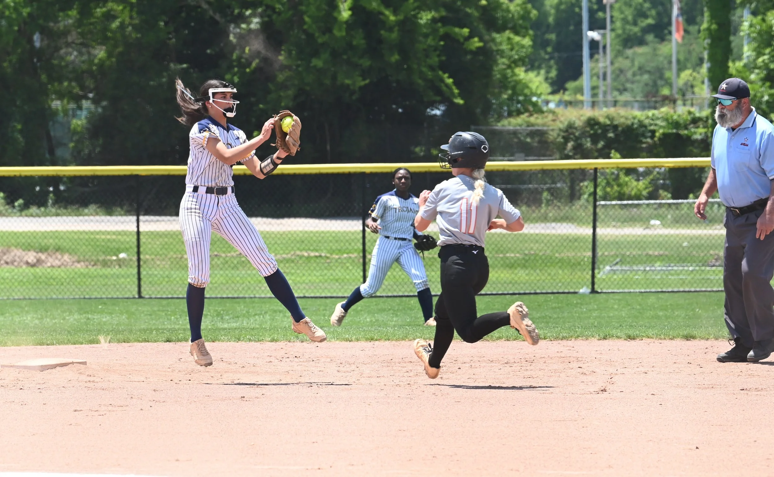 SJ Sydney Johnston catches throw and tags out G11.JPG
