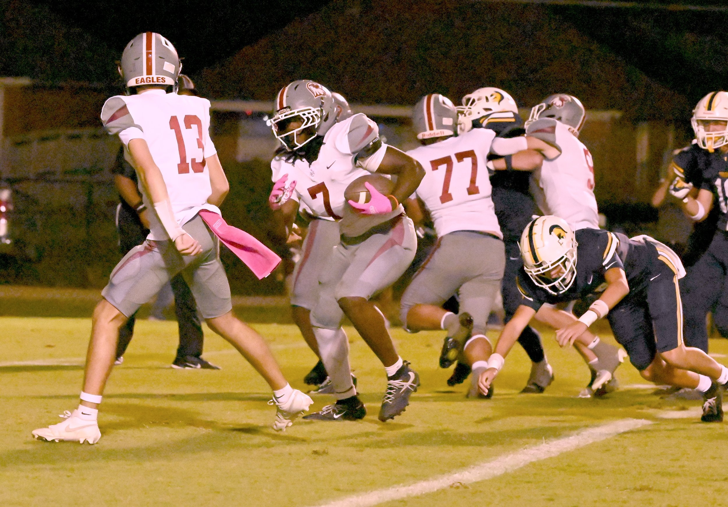 ACA Micah Merritt bounces outside on Wildcat run to EZ.JPG