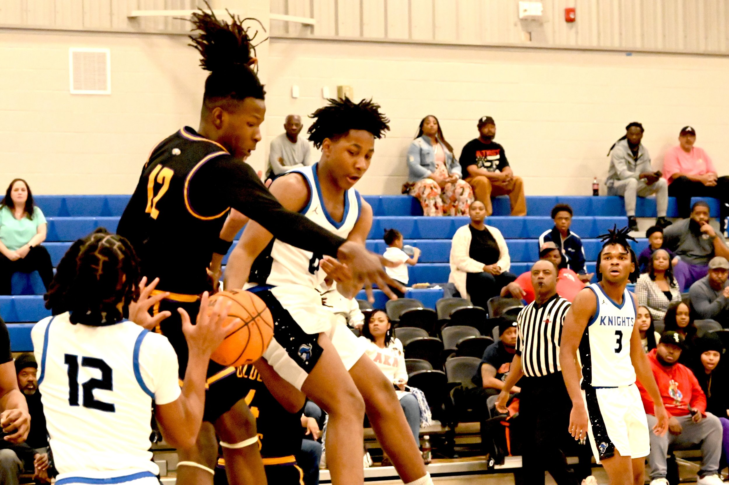 Cath Mylez Gourdine with pass to Devin Hampton (12).JPG