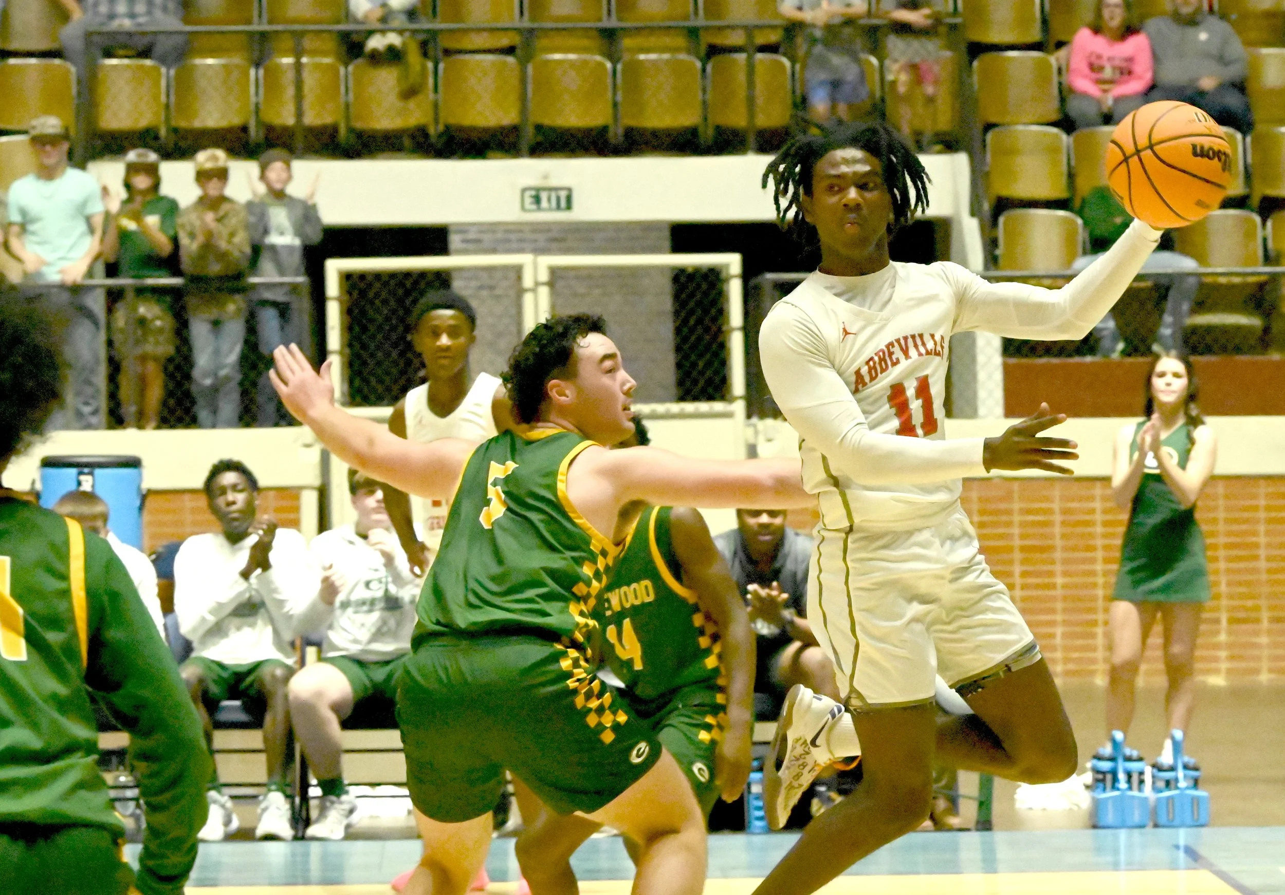 AC Ahmod Billins passes to a teammate.JPG