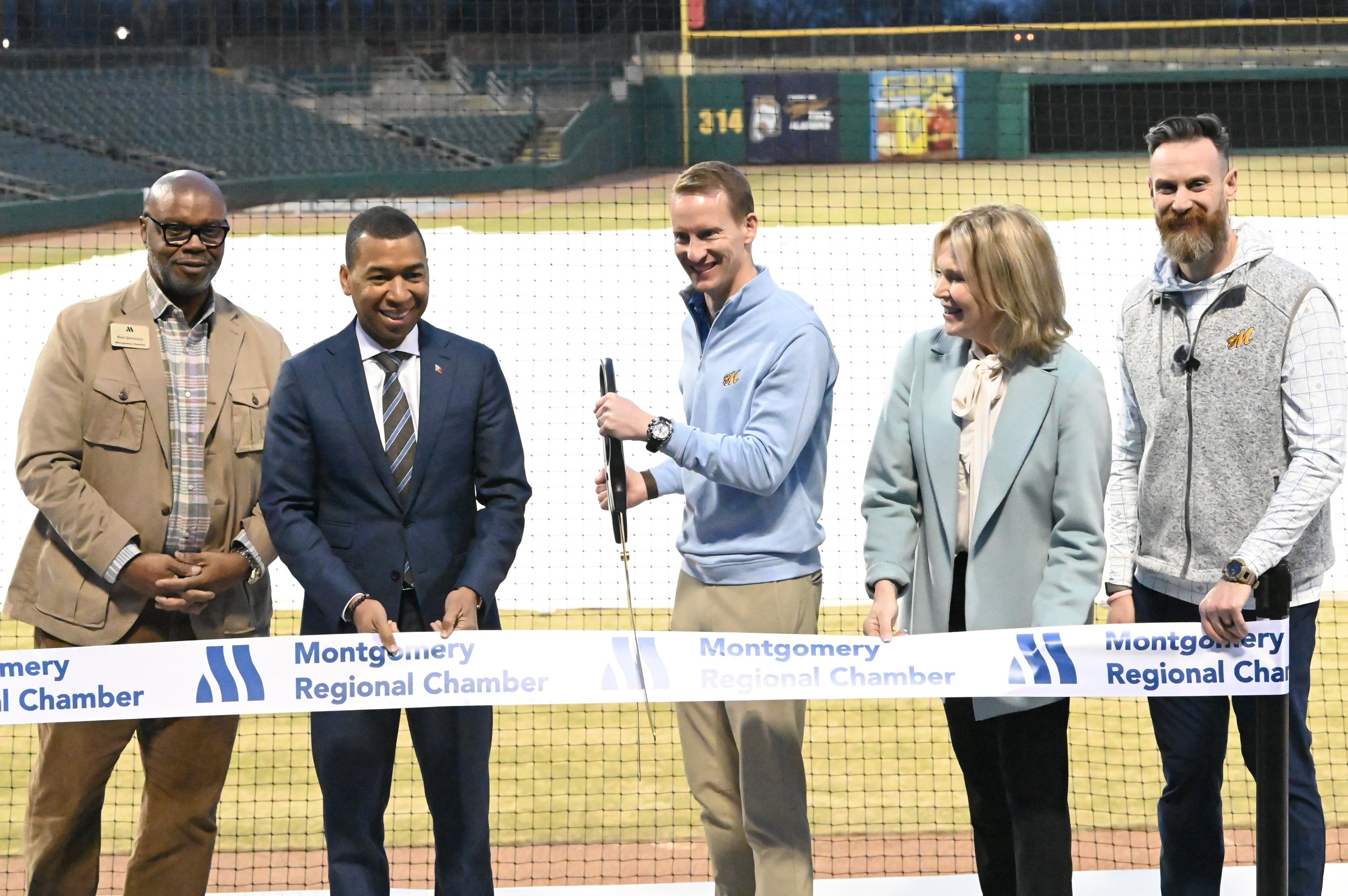 Carney cuts the ribbon1.JPG