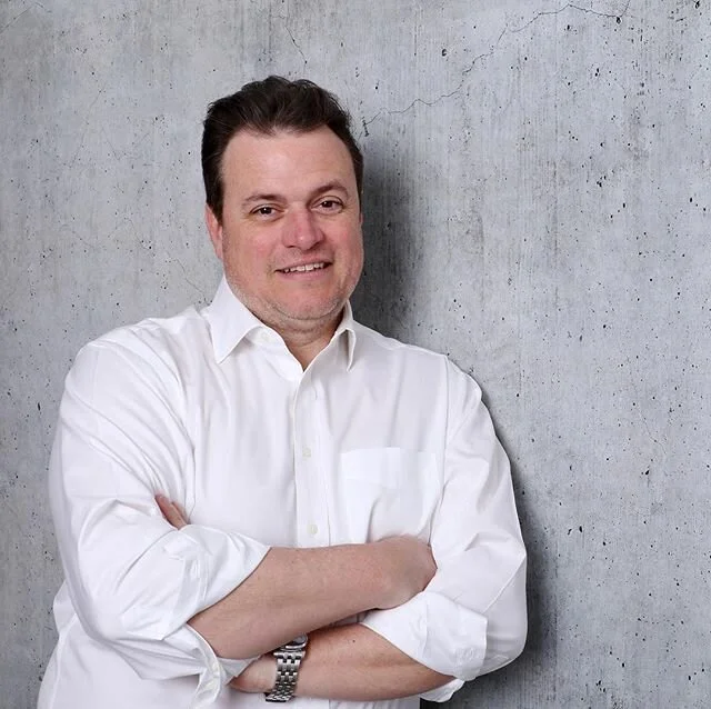 Martin Lampron, started Xpand-Group to support SMEs in their international development. Today, the company has more than 20 employees worldwide: Paris, Brussels, Berlin, Montreal, Miami, New York and San Jose (Costa Rica). In 2019, Xpand-Group's cust