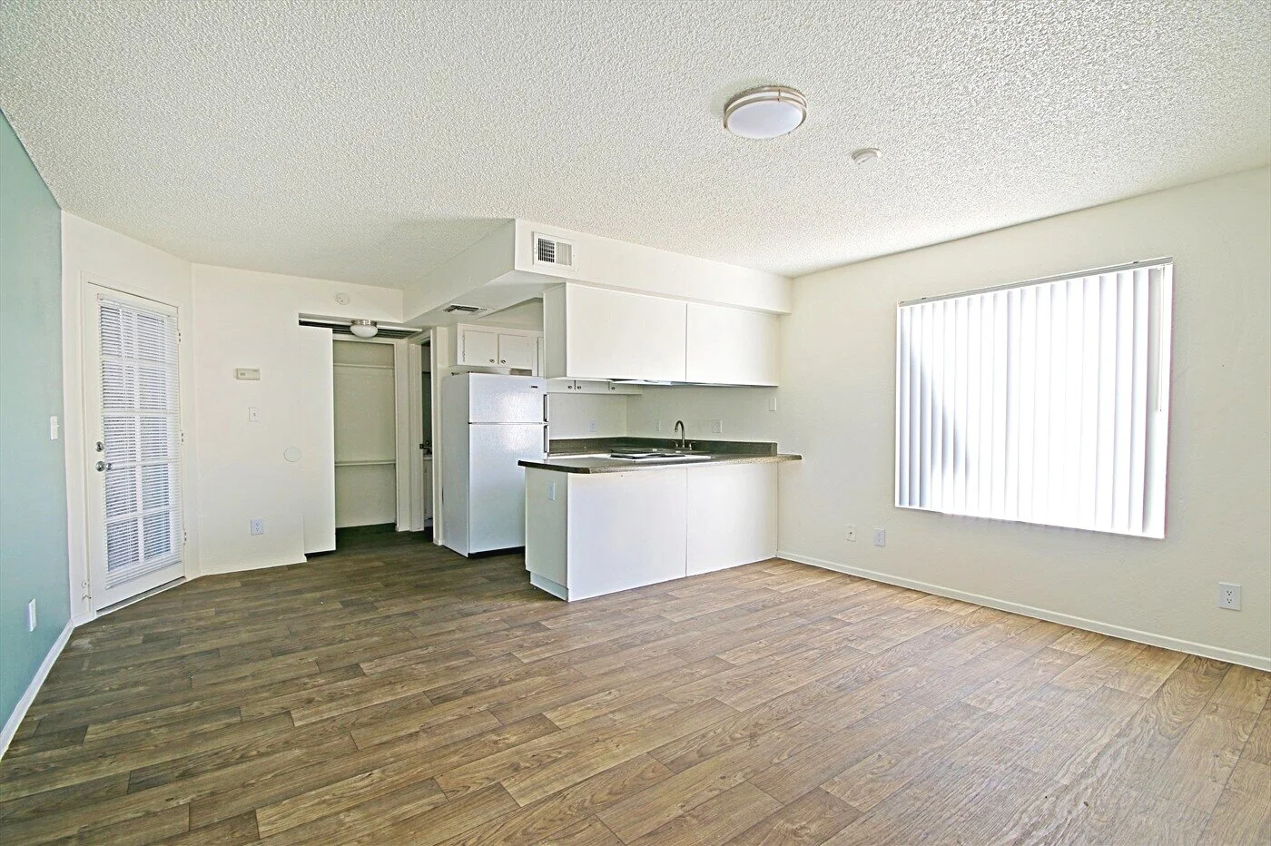 Living space of the Suite 16 studio apartment